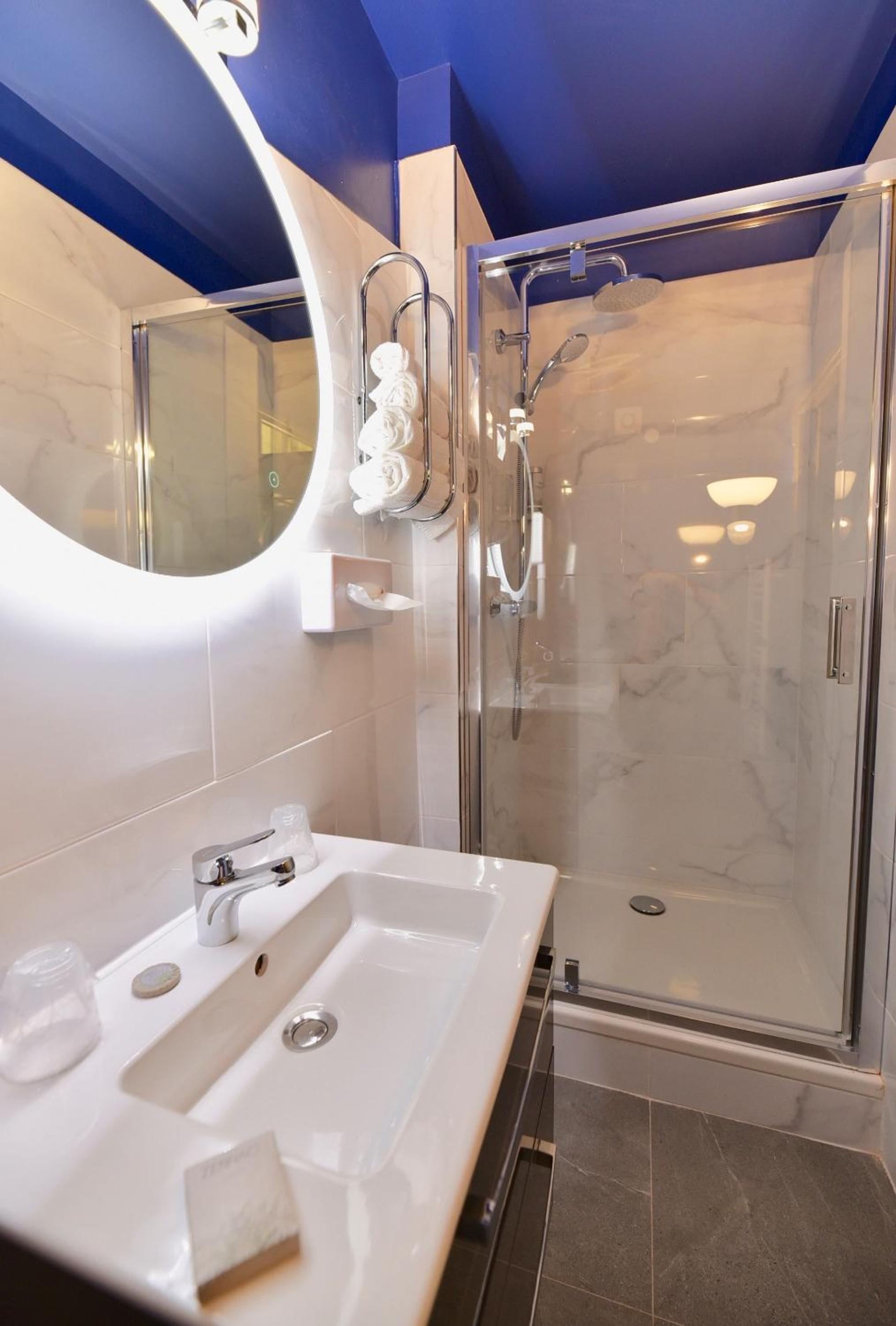 Double Room - Photo 4