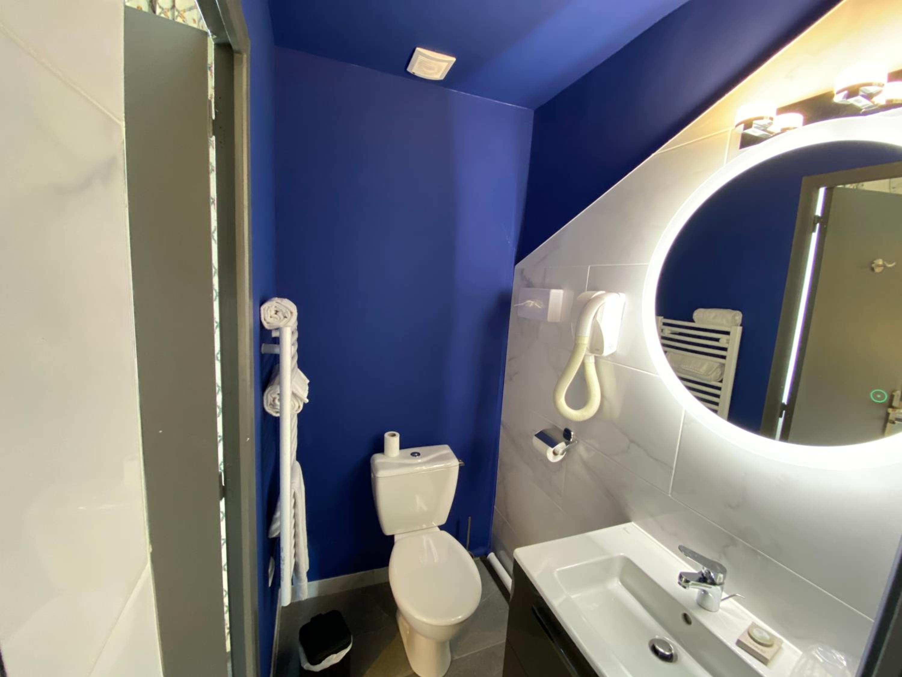 Double Room - Photo 12