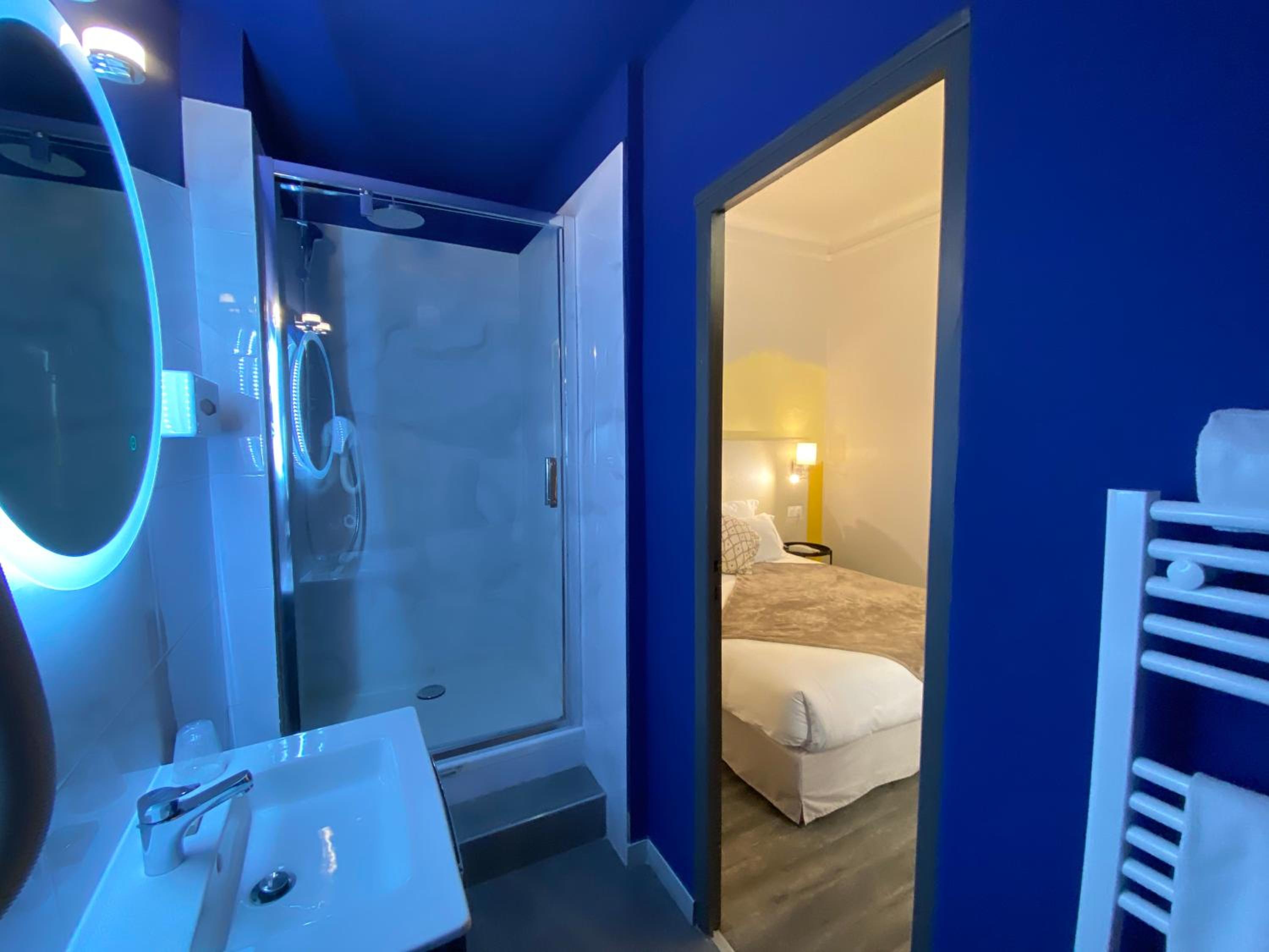 Double Room - Photo 18