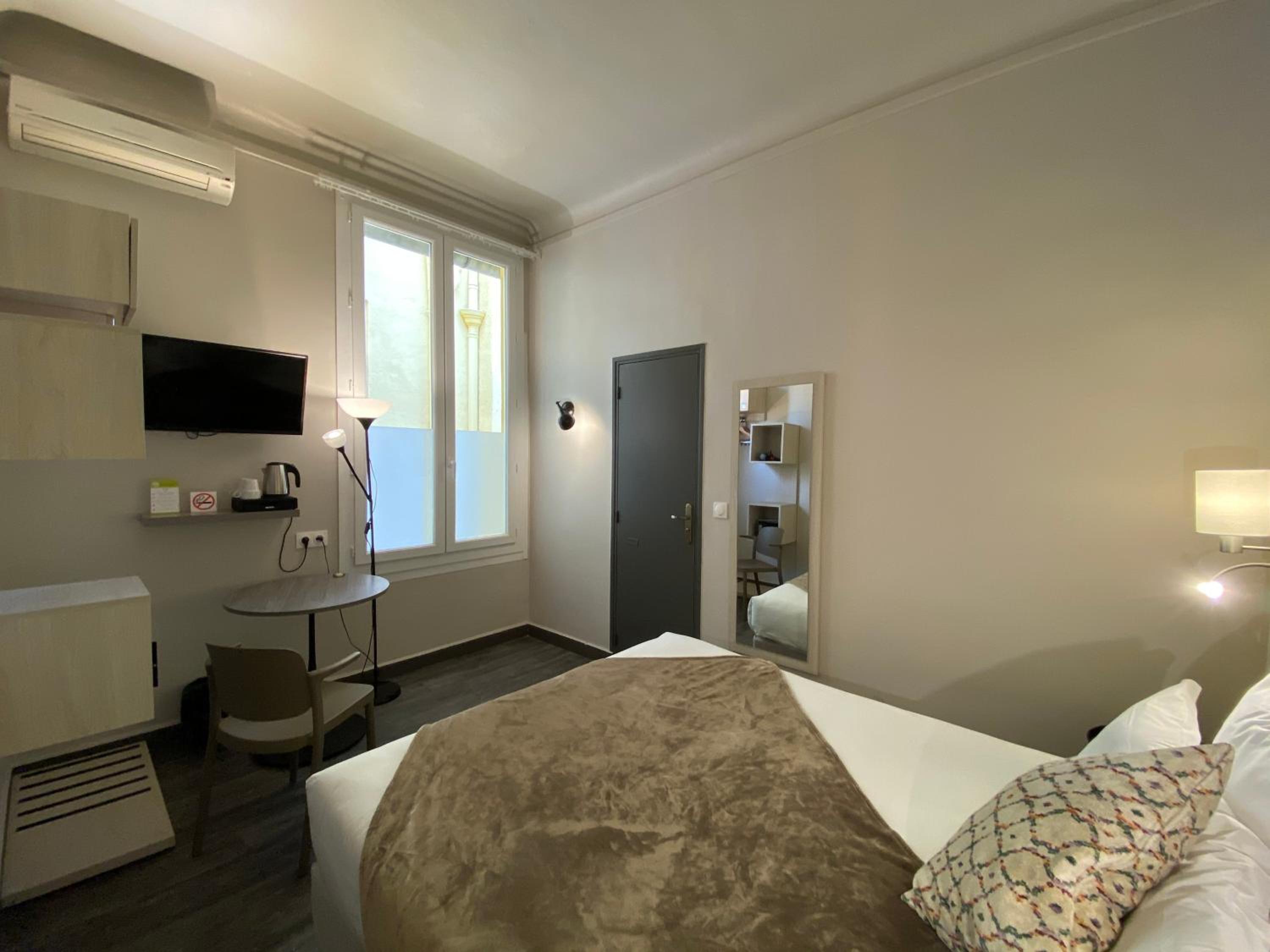Double Room - Photo 15