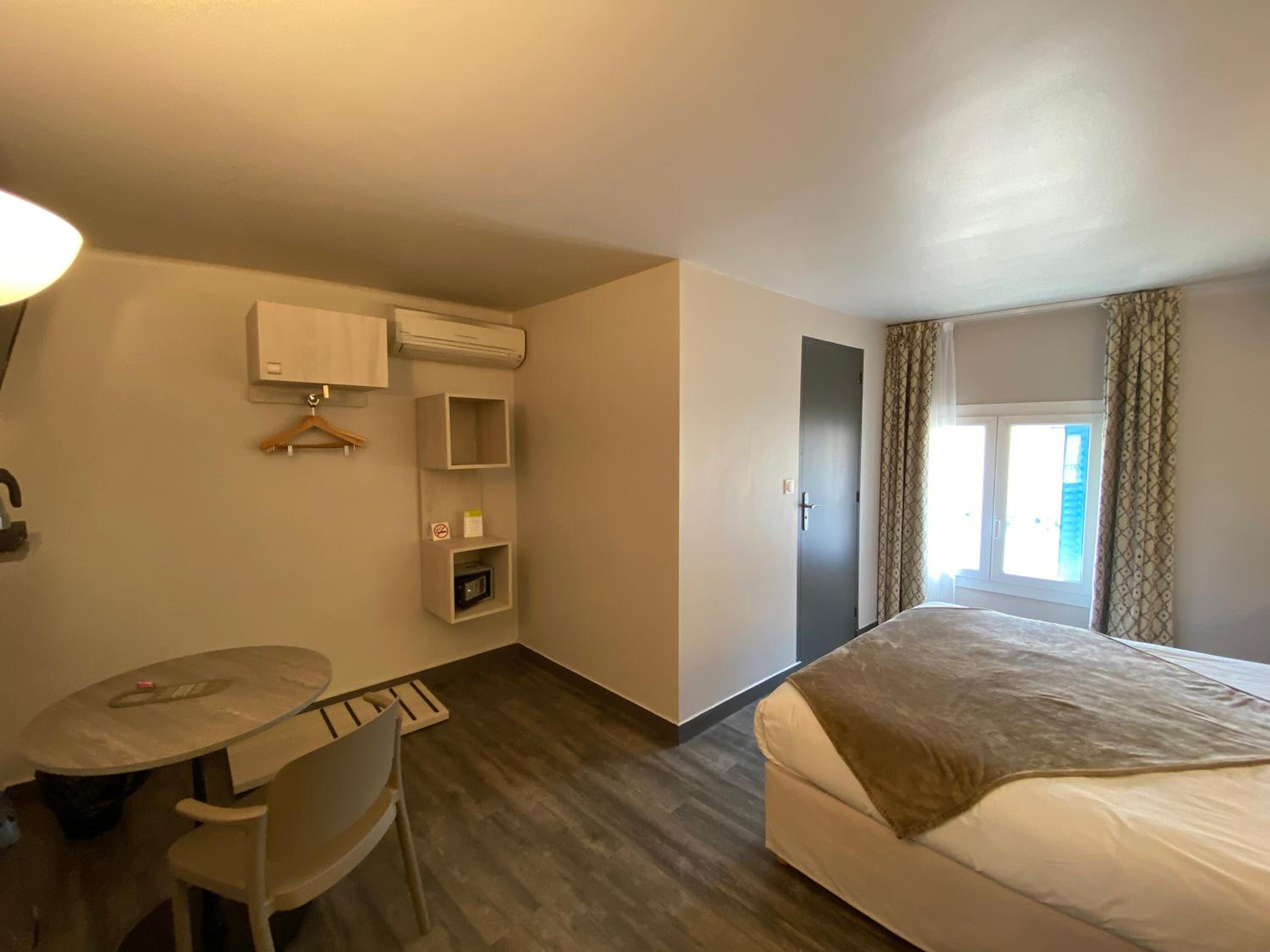 Double Room - Photo 22
