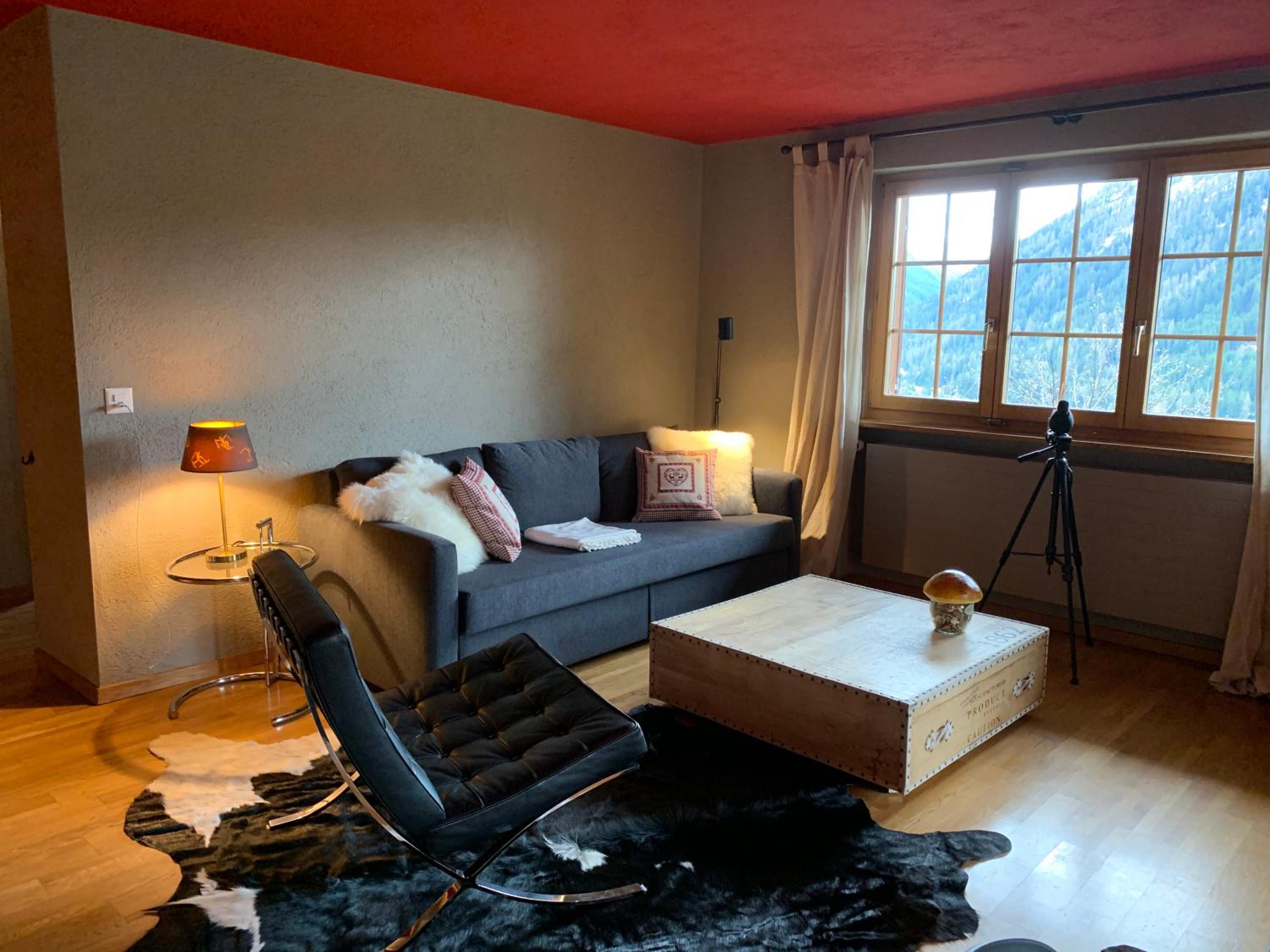 One-Bedroom Apartment photo 1