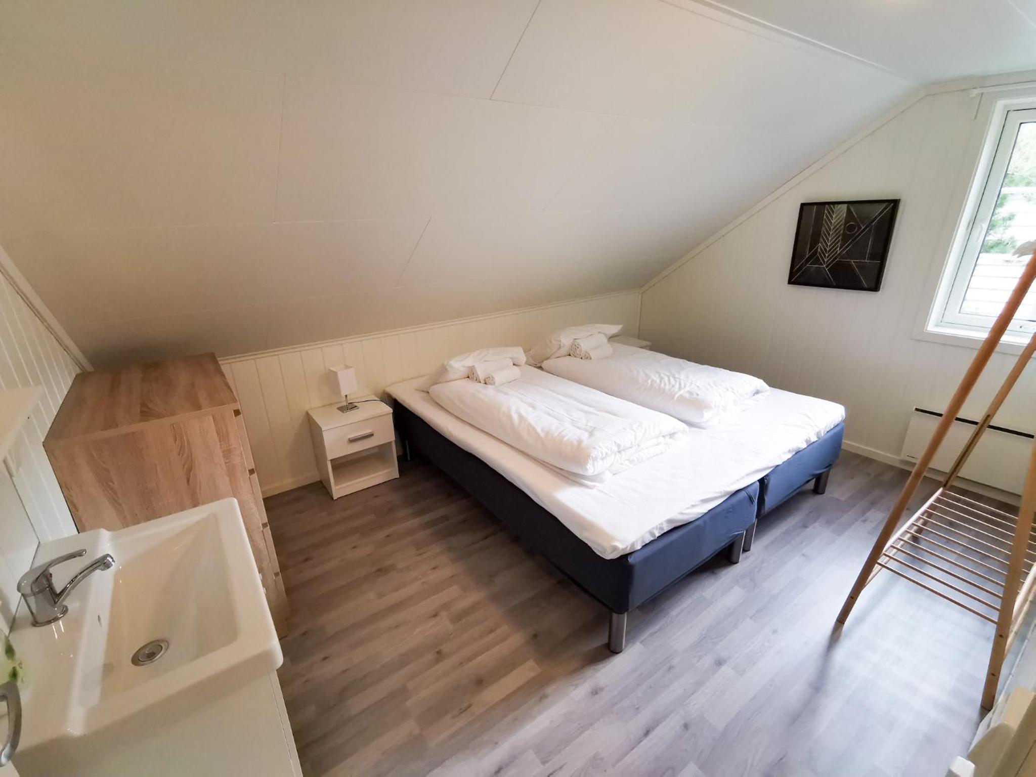 Apartment with Balcony - Photo 14