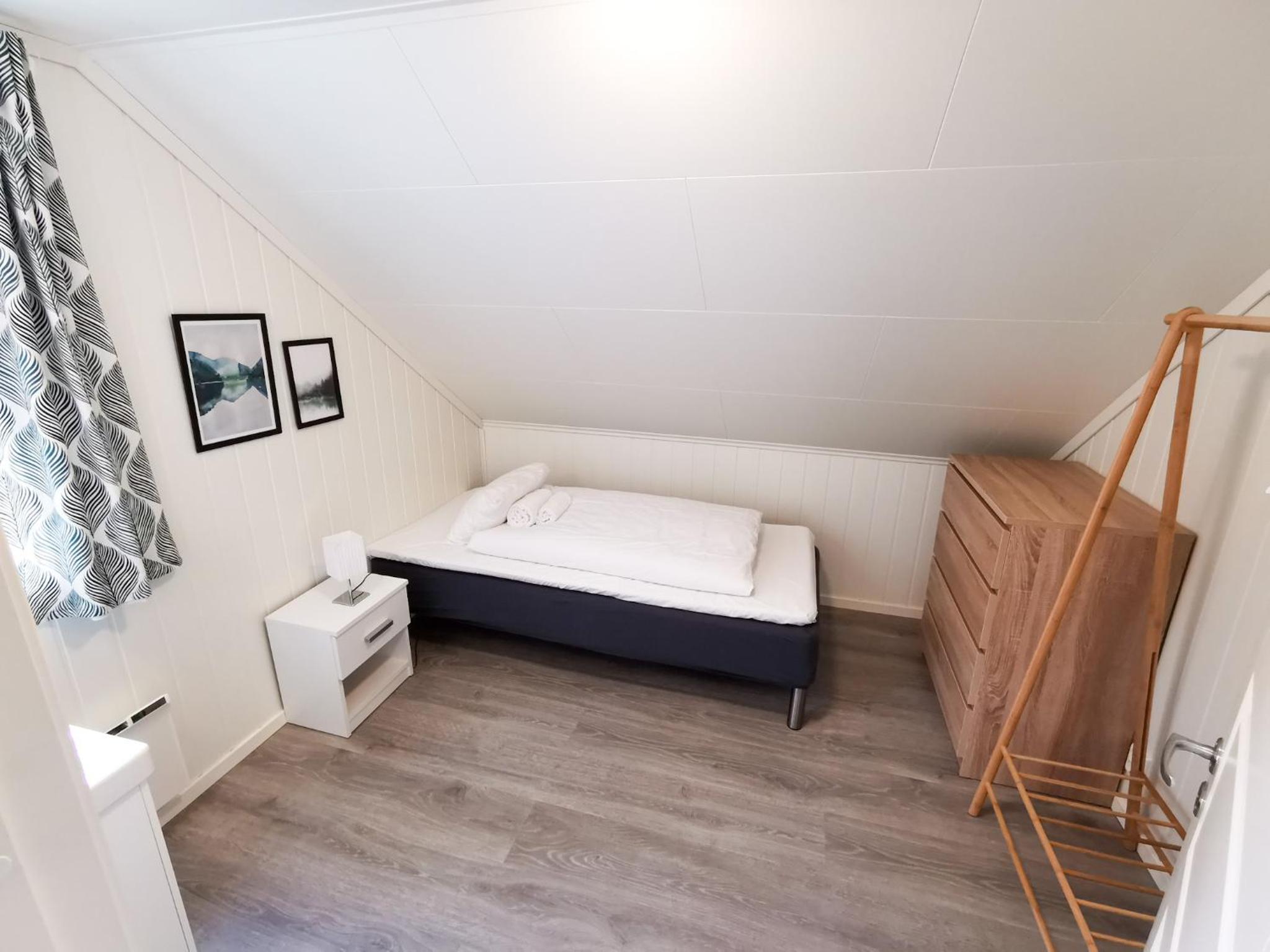 Apartment with Balcony - Photo 6
