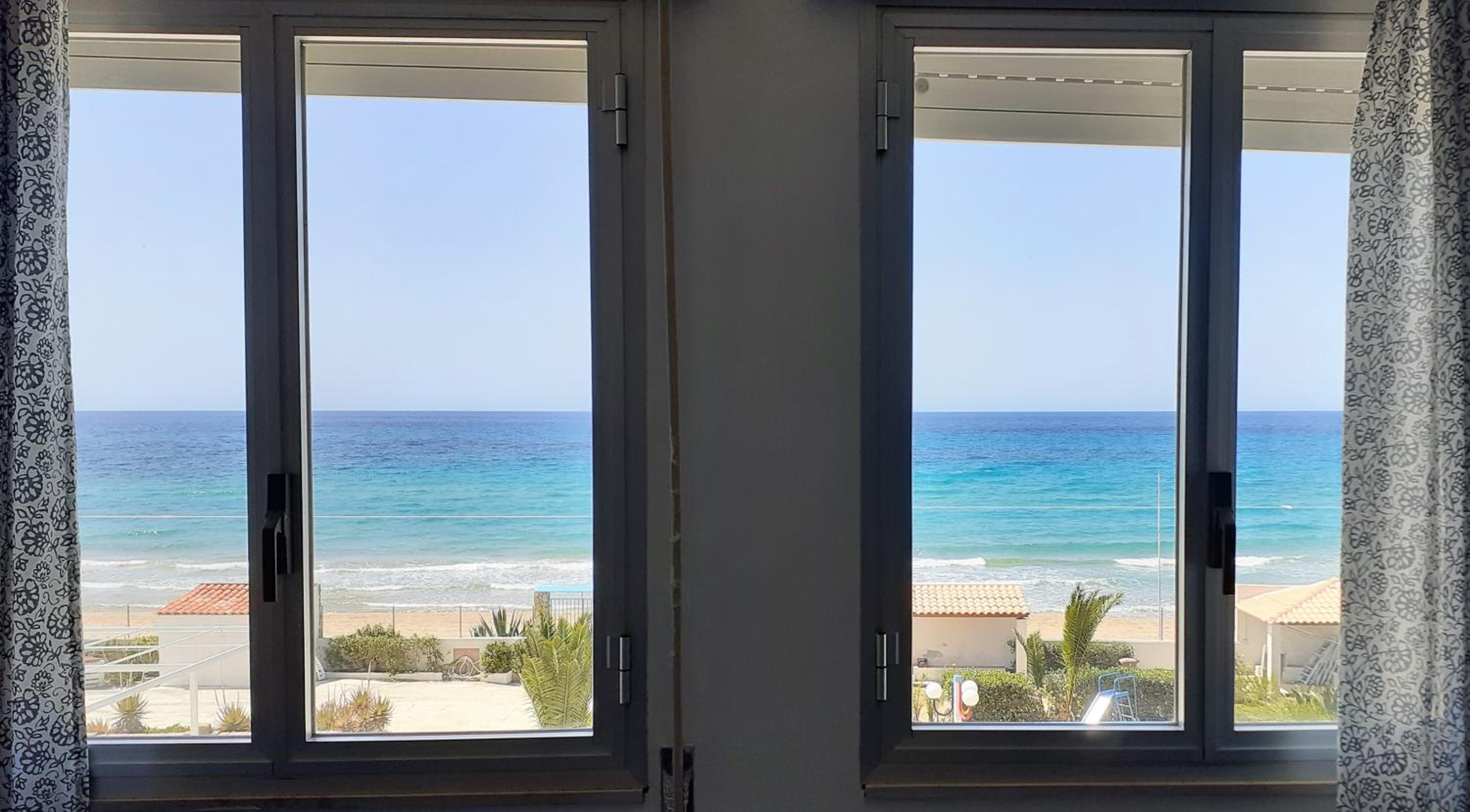 One-Bedroom Apartment with Sea View photo 3