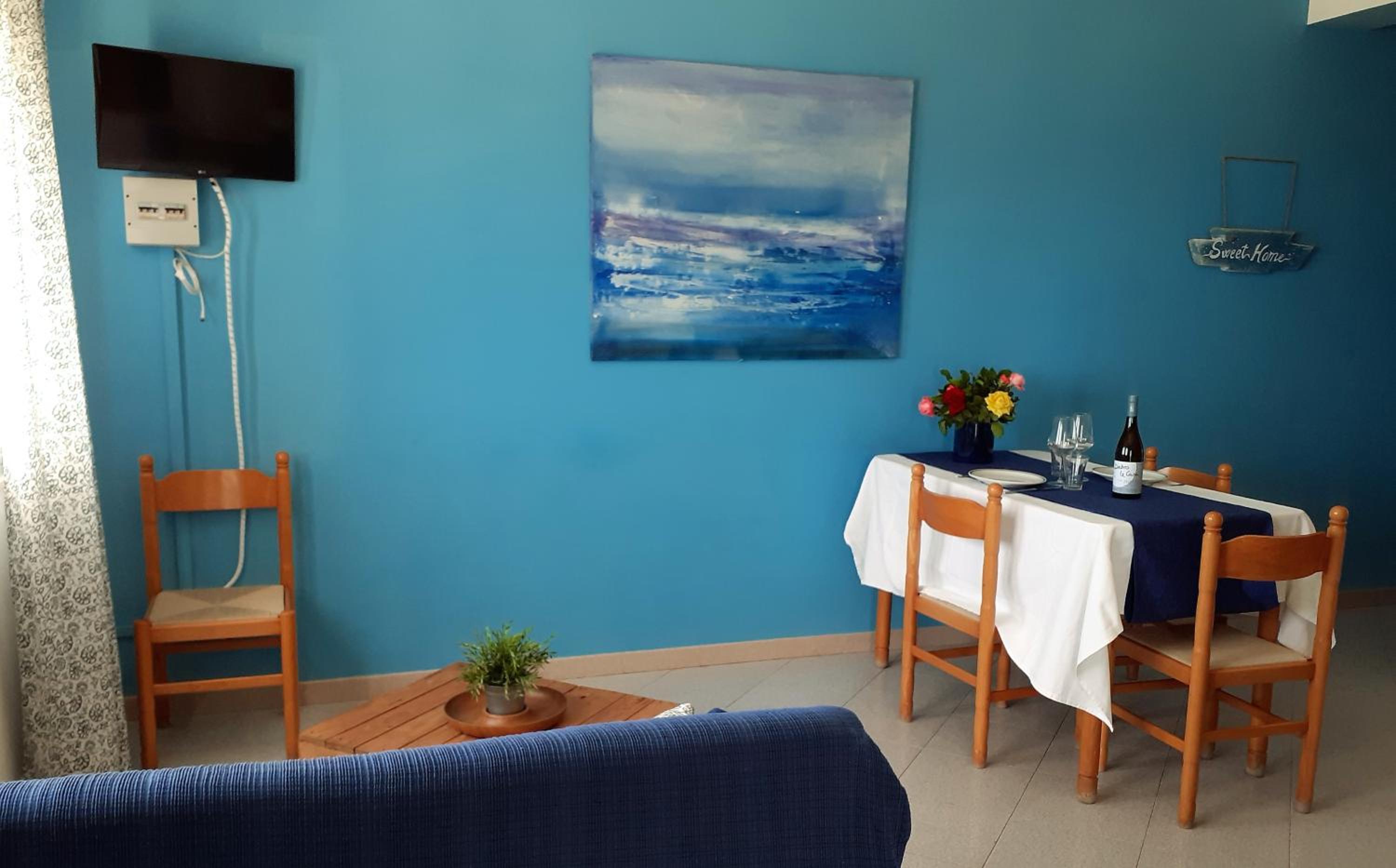 One-Bedroom Apartment with Sea View photo 2