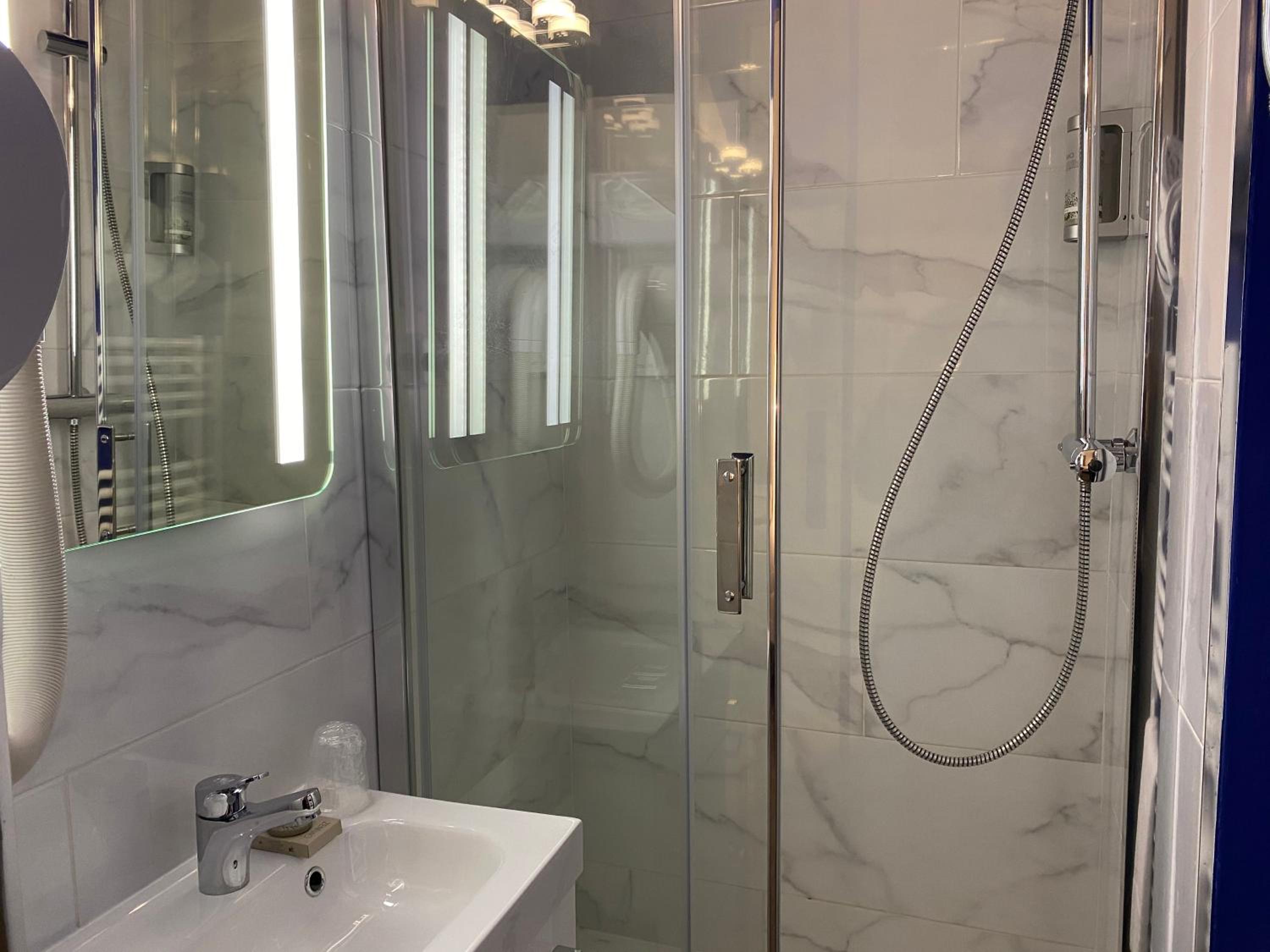 Superior Triple Room - Photo 25