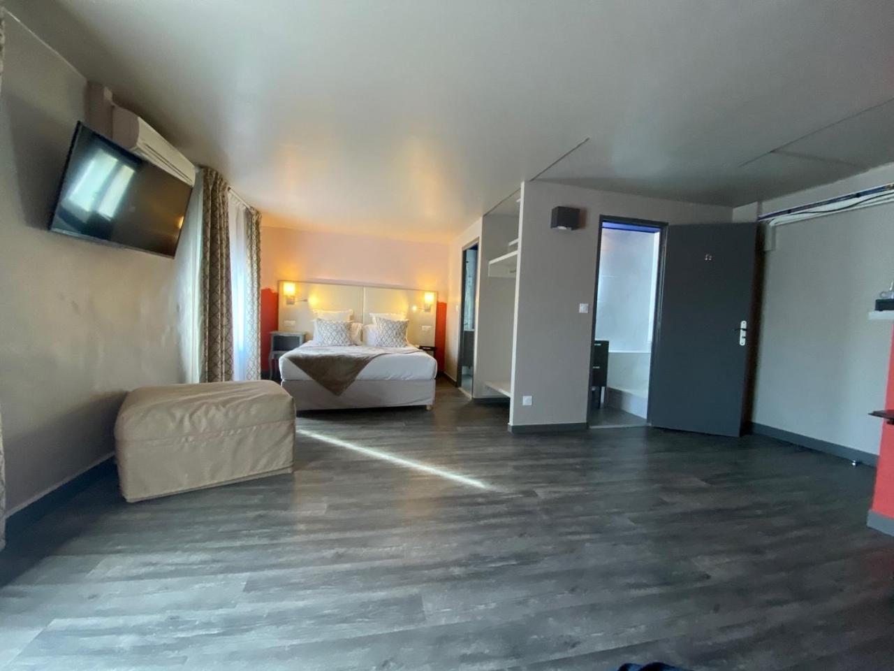 Big Family Room - Photo 12