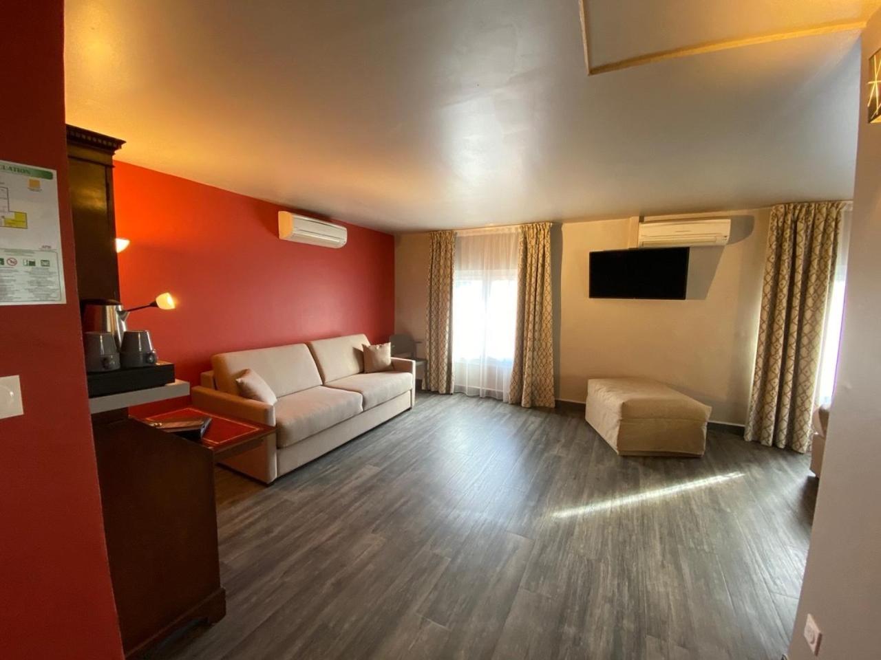 Big Family Room - Photo 13