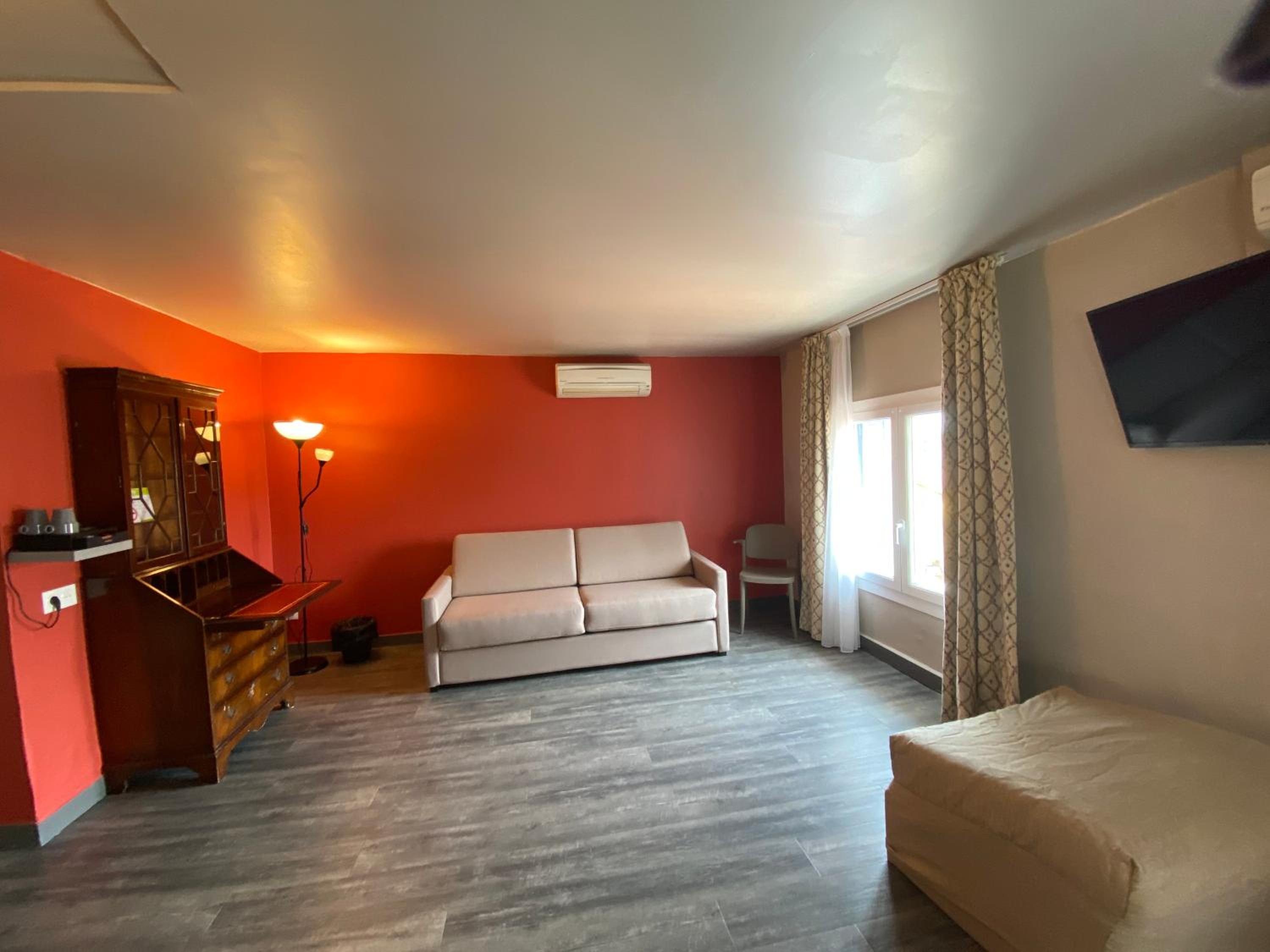Big Family Room - Photo 14