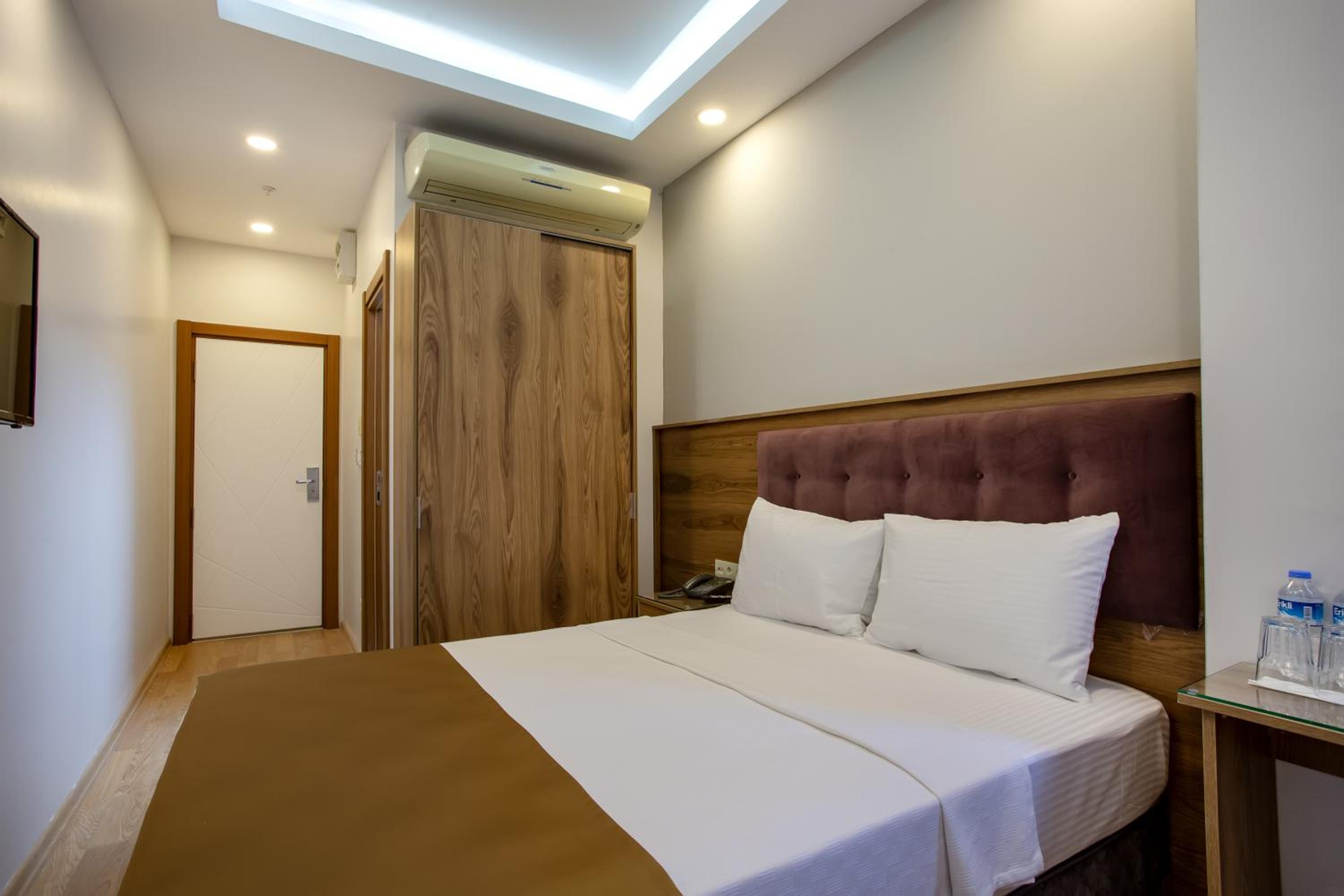 Standard Double Room photo 3