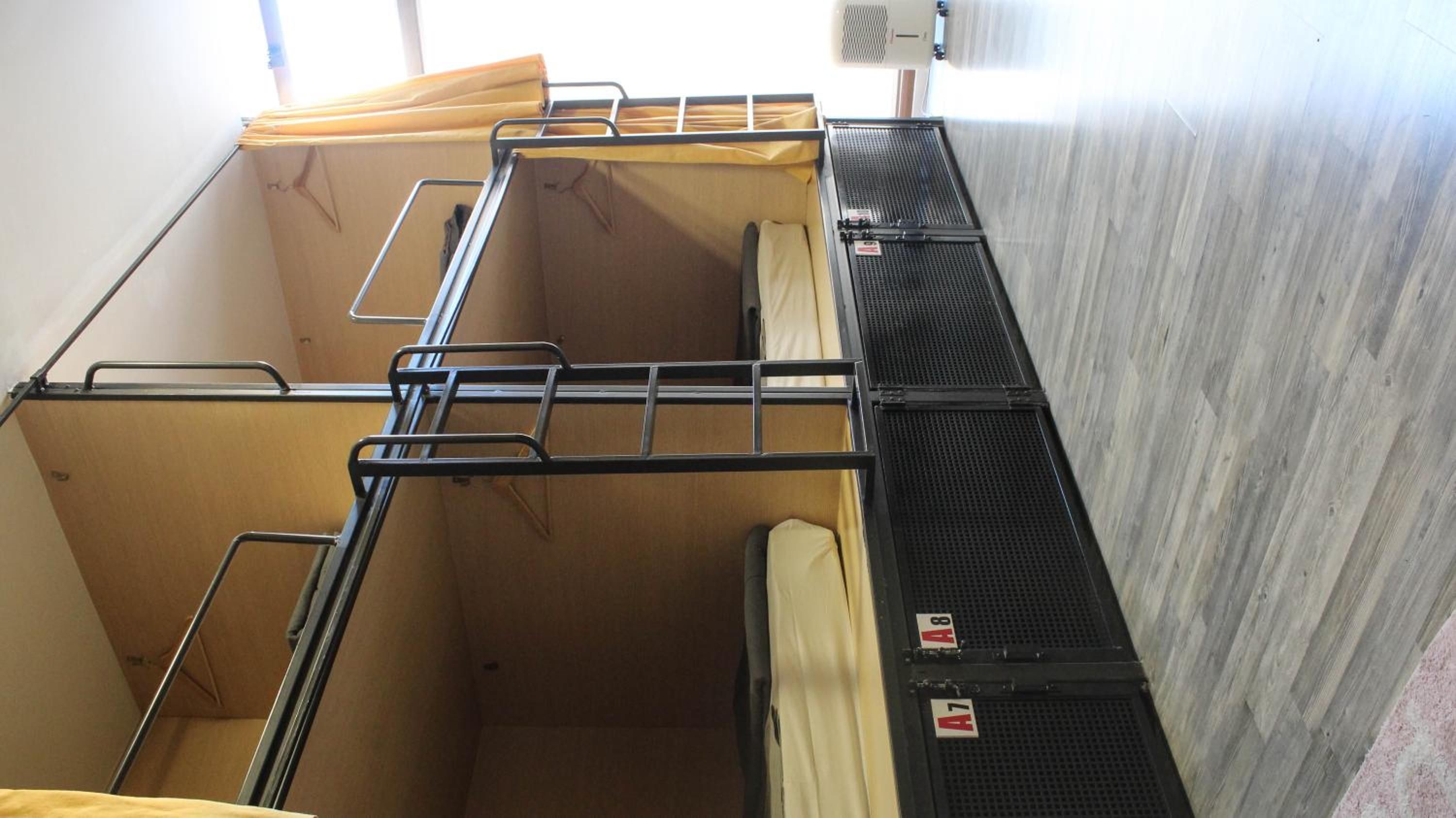 Bed in 10-Bed Mixed Dormitory Room photo 1