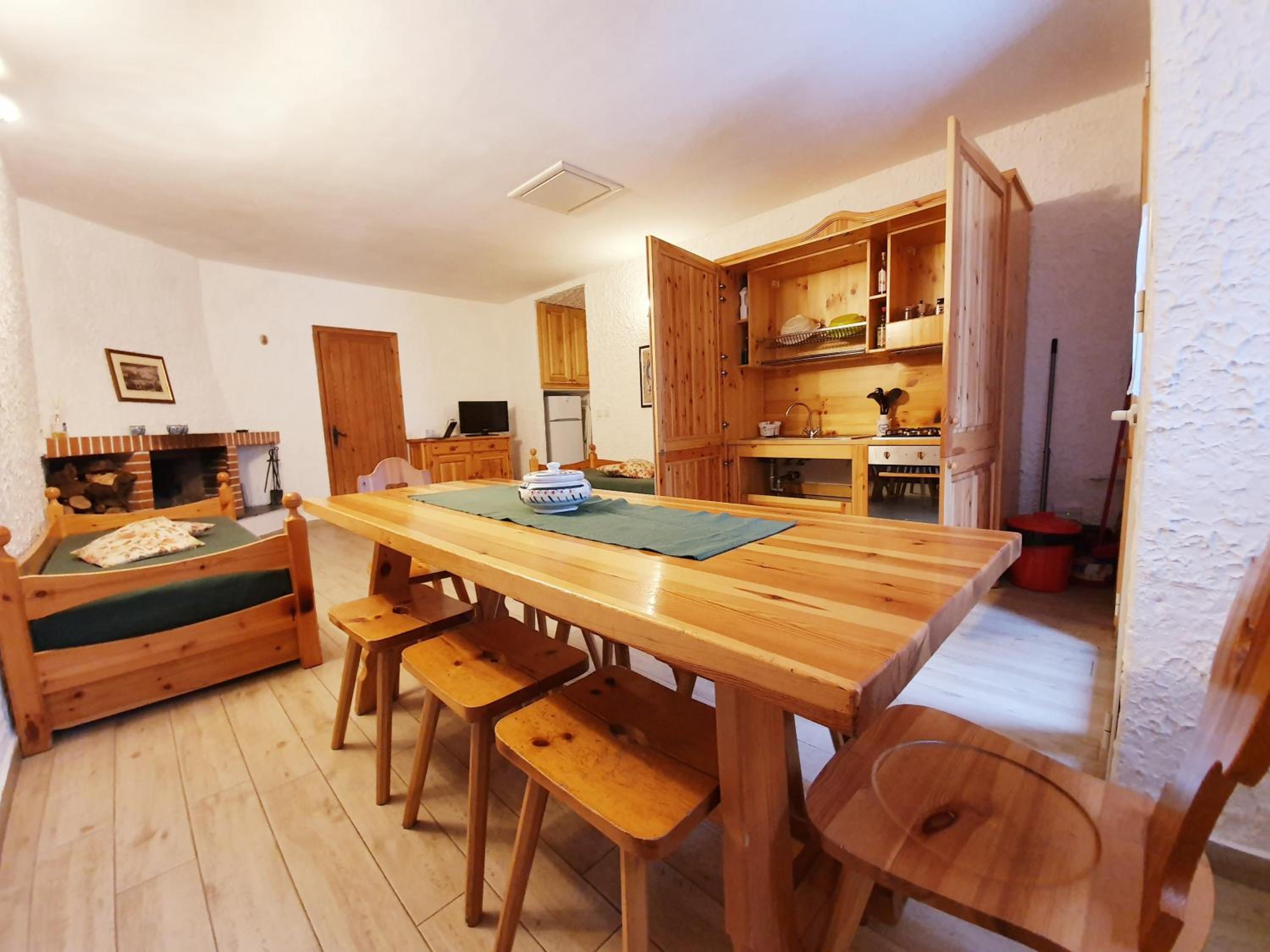 One-Bedroom Apartment (8 Adults) photo 2