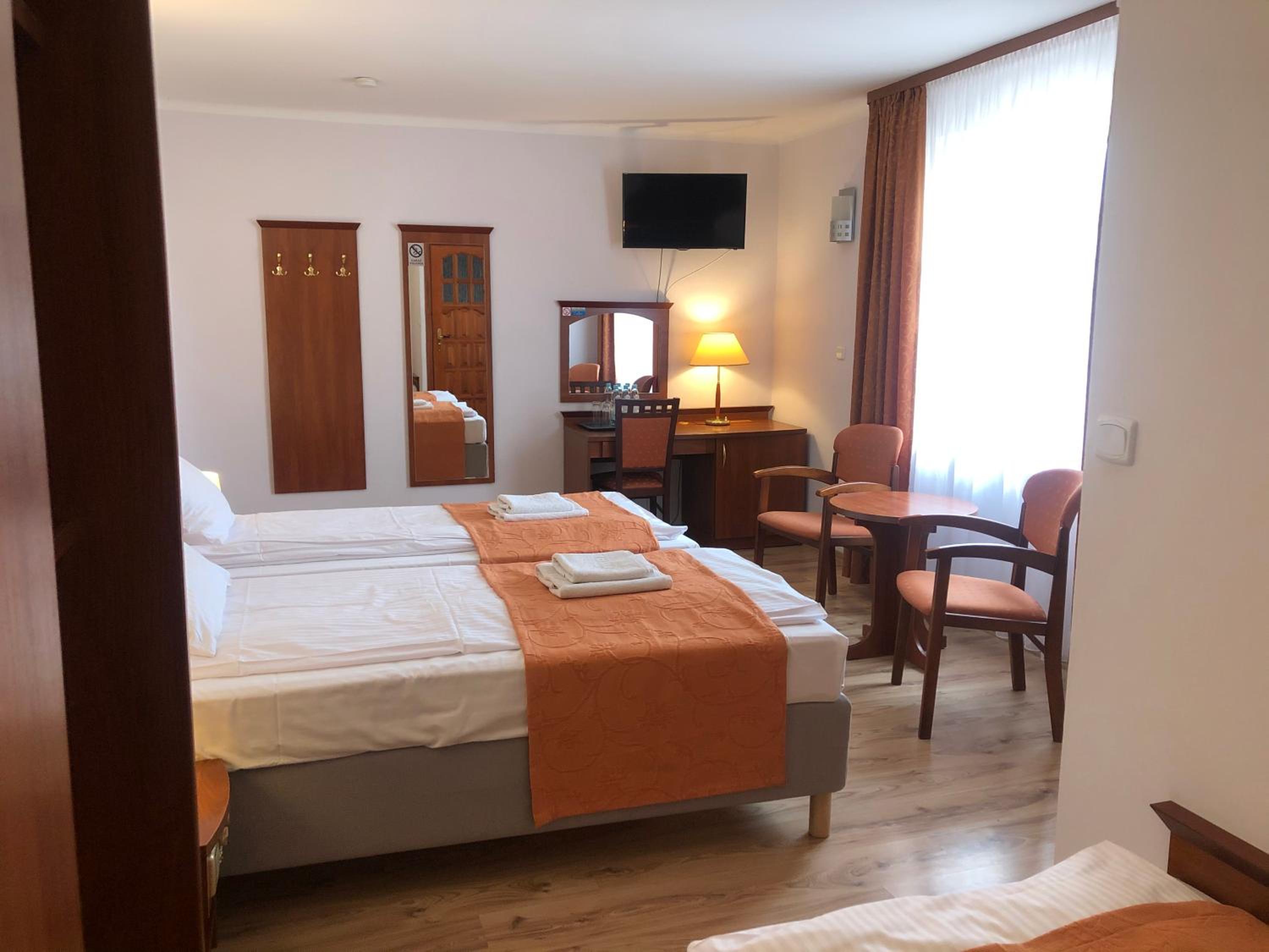 Triple Room with Private Bathroom - Photo 5