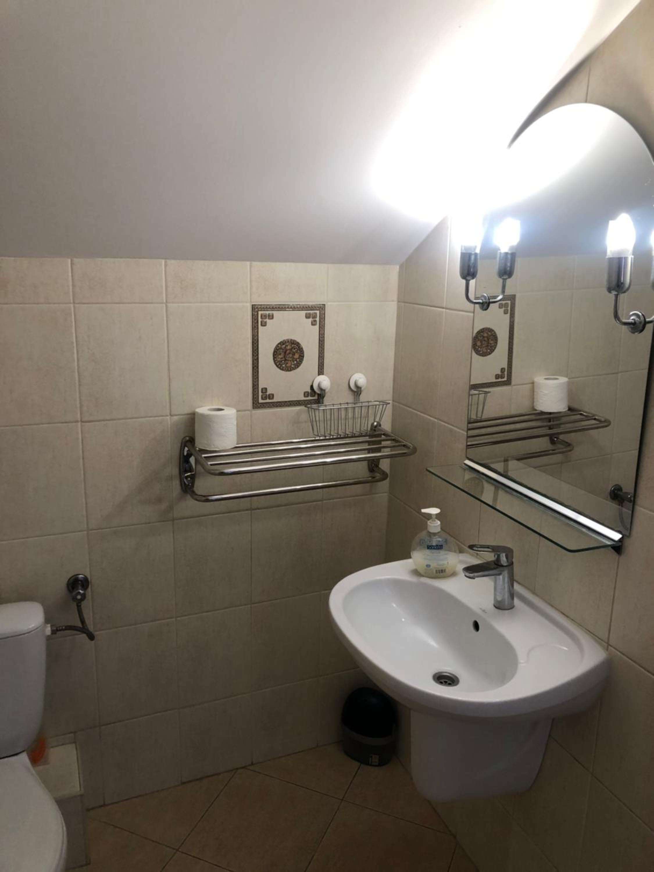 Triple Room with Private Bathroom - Photo 8