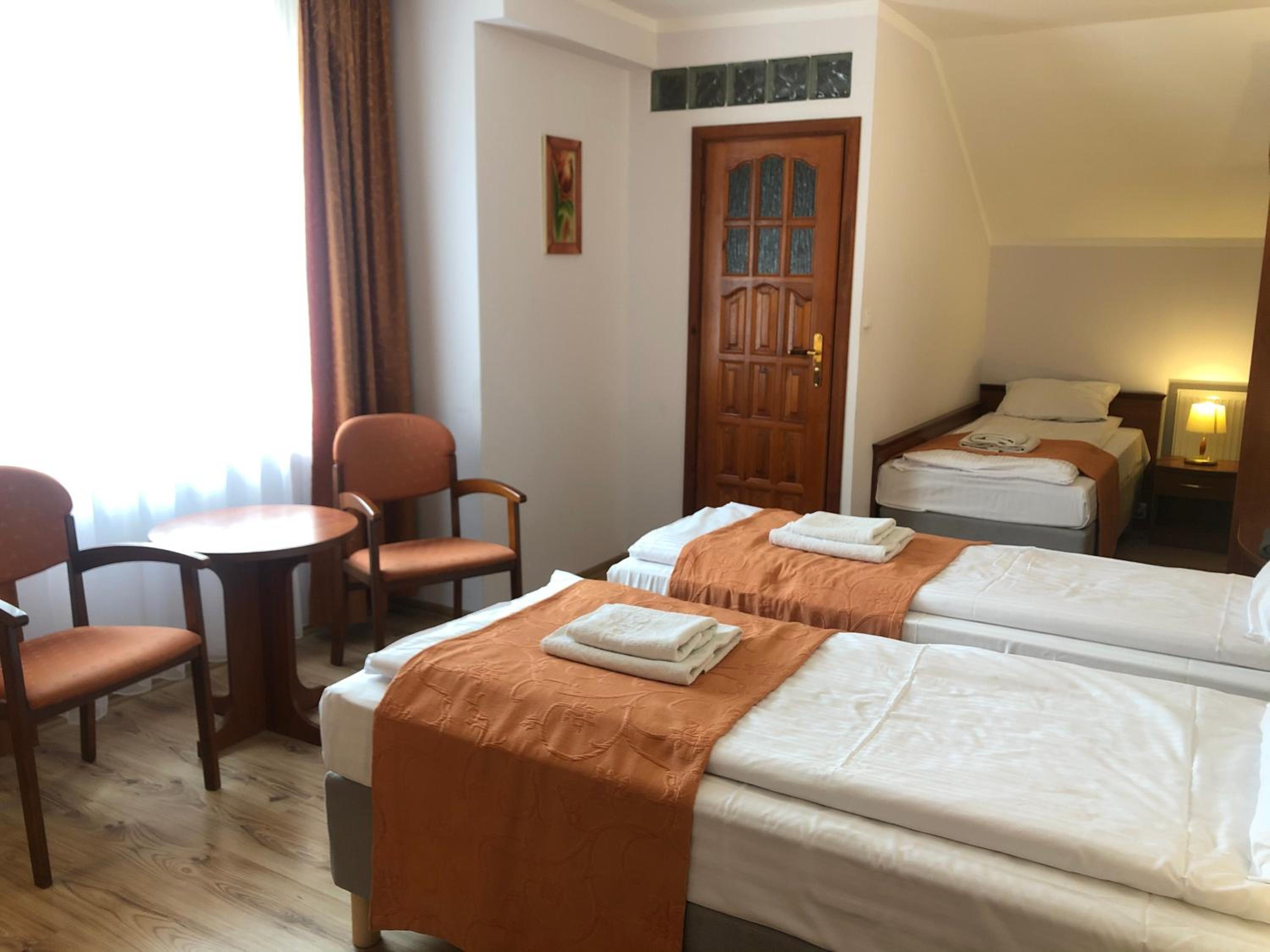 Triple Room with Private Bathroom - Photo 2