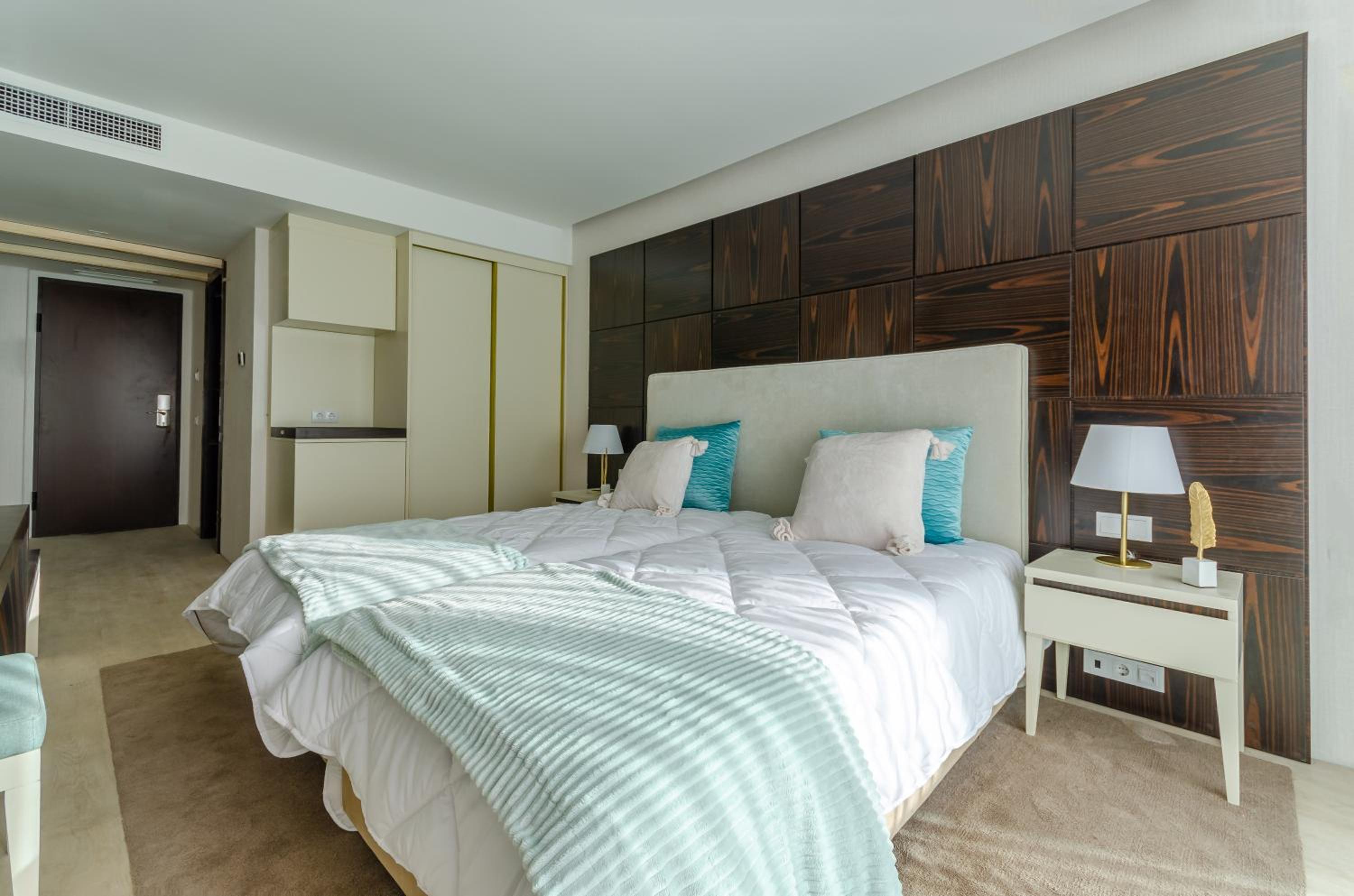 Deluxe Twin Room - Photo 6