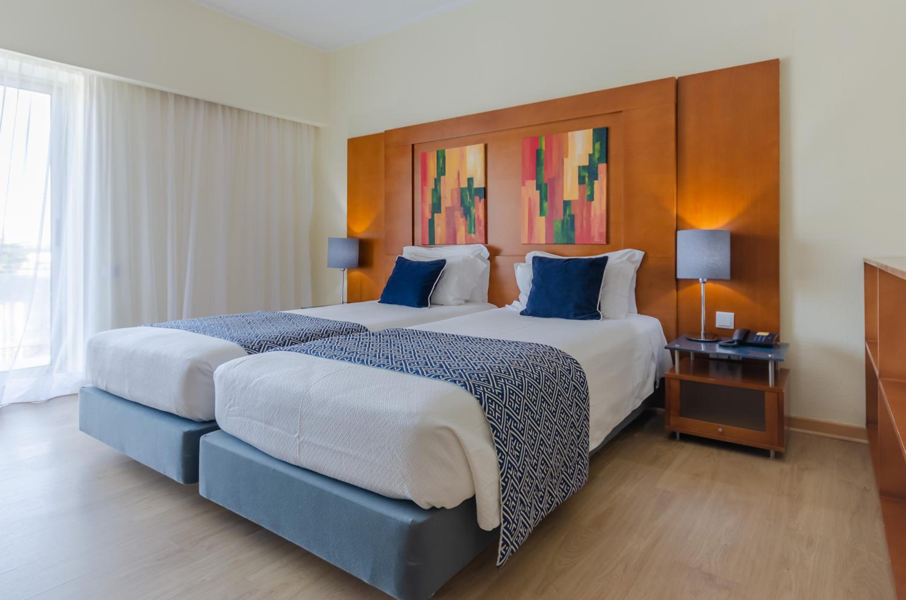 Standard Twin Room - Photo 15