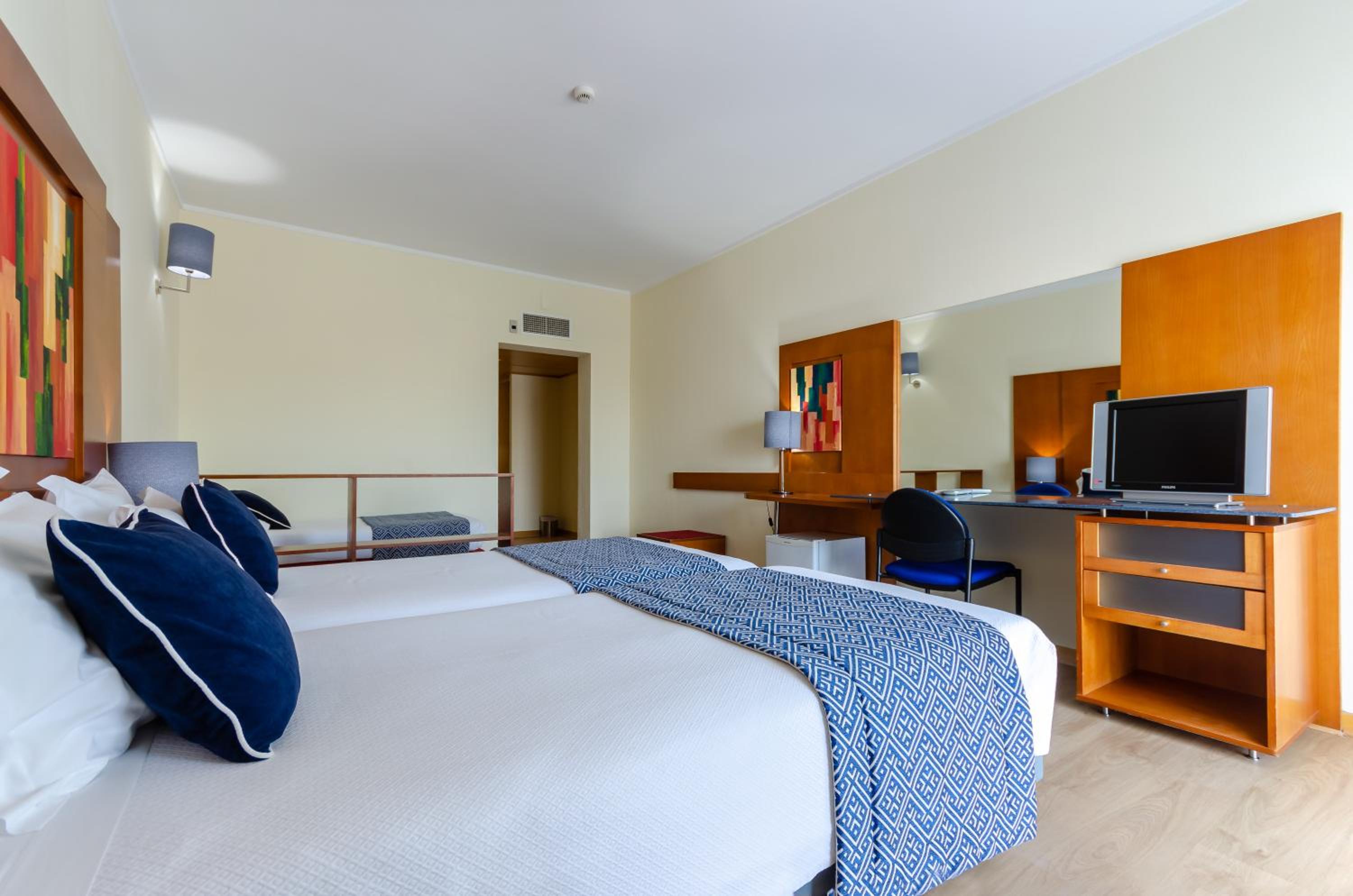 Standard Triple Room - Photo 18
