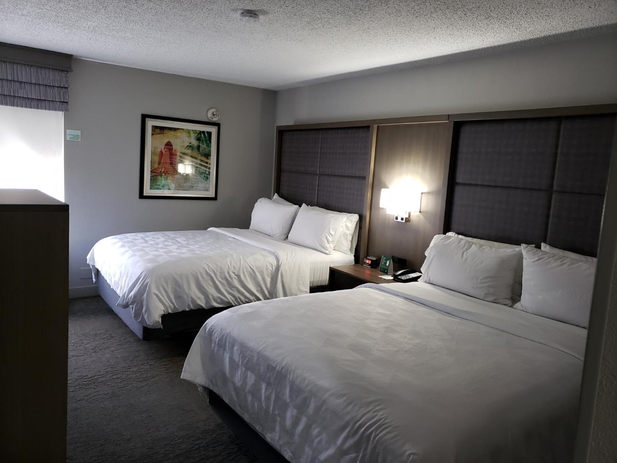 Twin Room with Hearing Mobility Accessible Tub - Non-Smoking - Photo 3