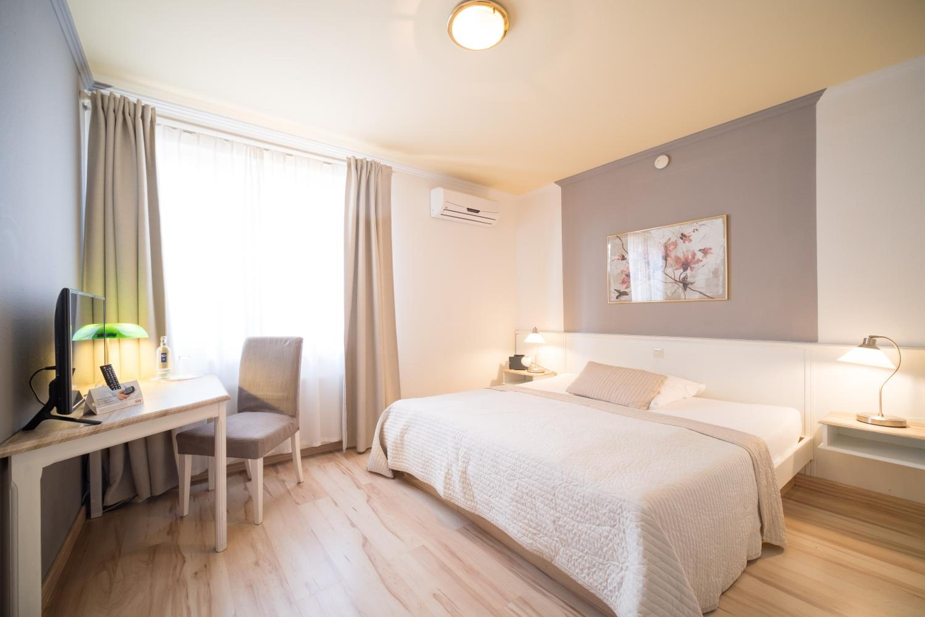 Standard Double Room photo 3