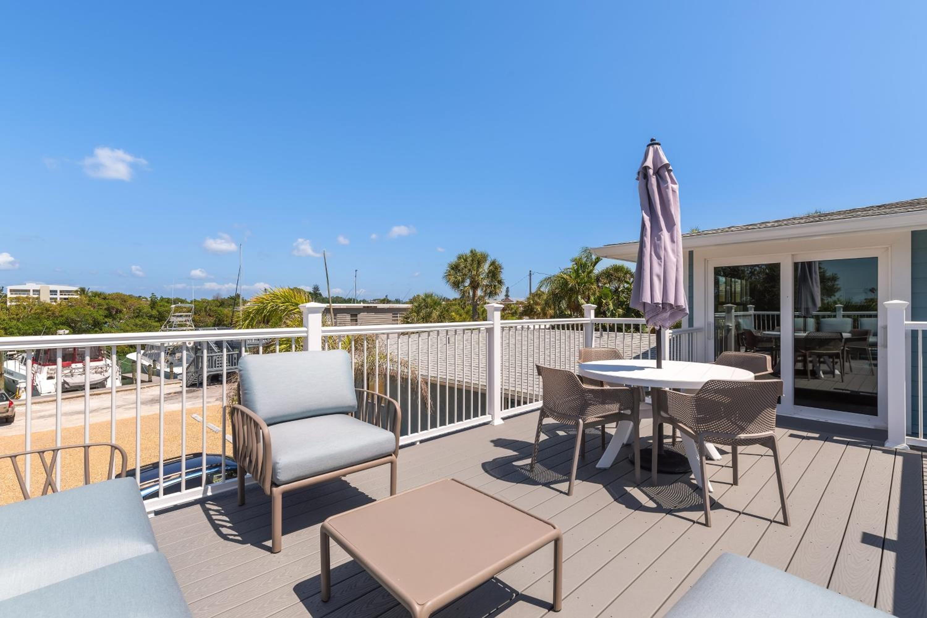 Apartment with Balcony photo 3