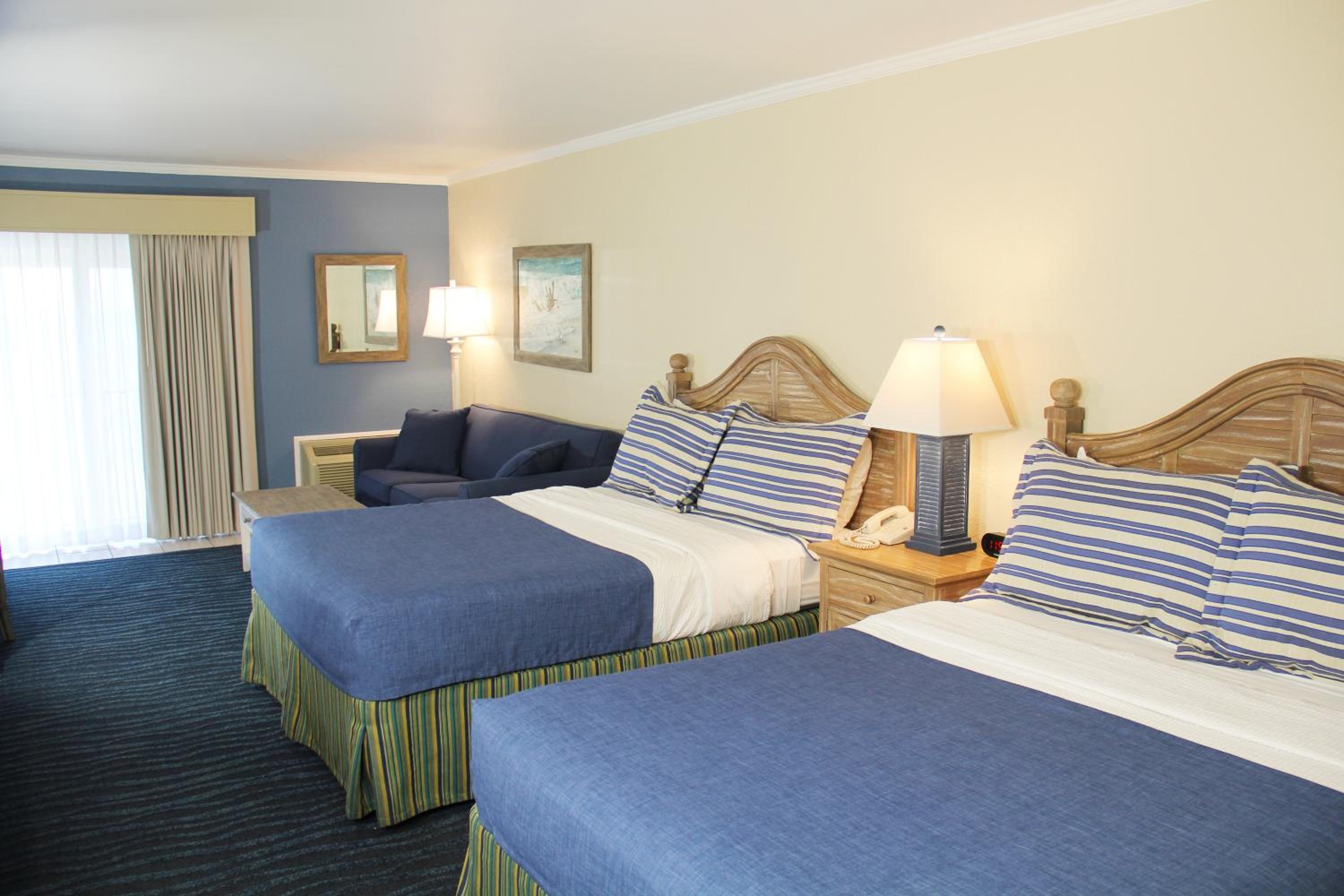 Standard Oceanfront Queen Room with Balcony photo 1