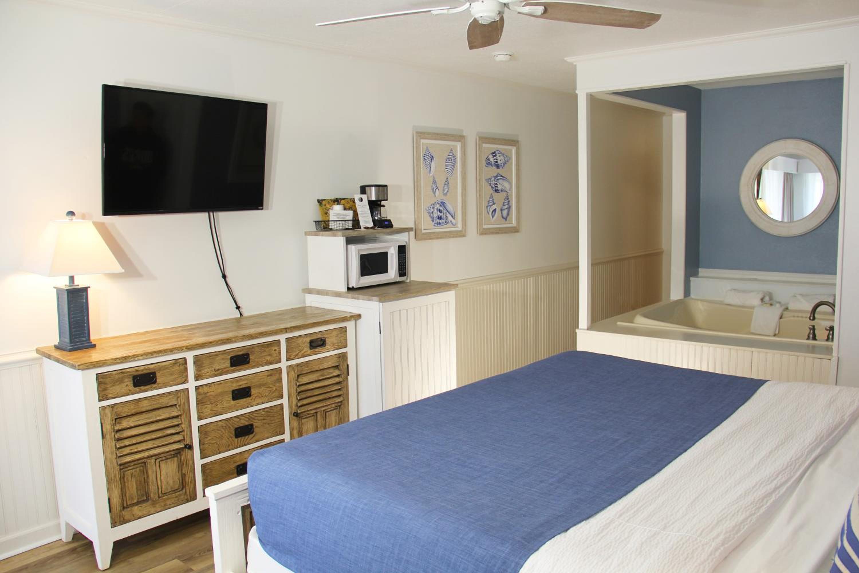 OFHS – Ocean Front Honeymoon Suite photo 1