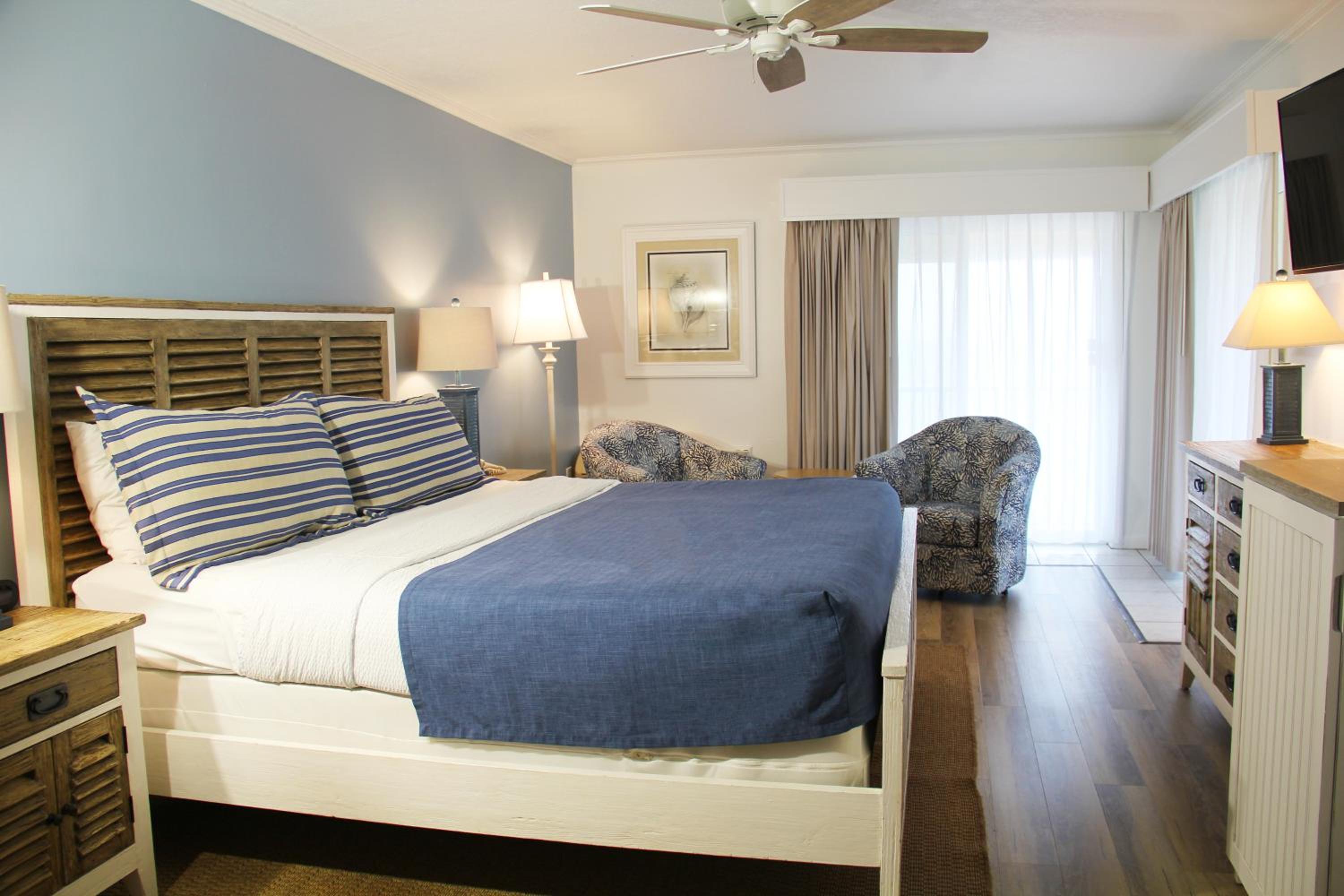 OFHS – Ocean Front Honeymoon Suite photo 2