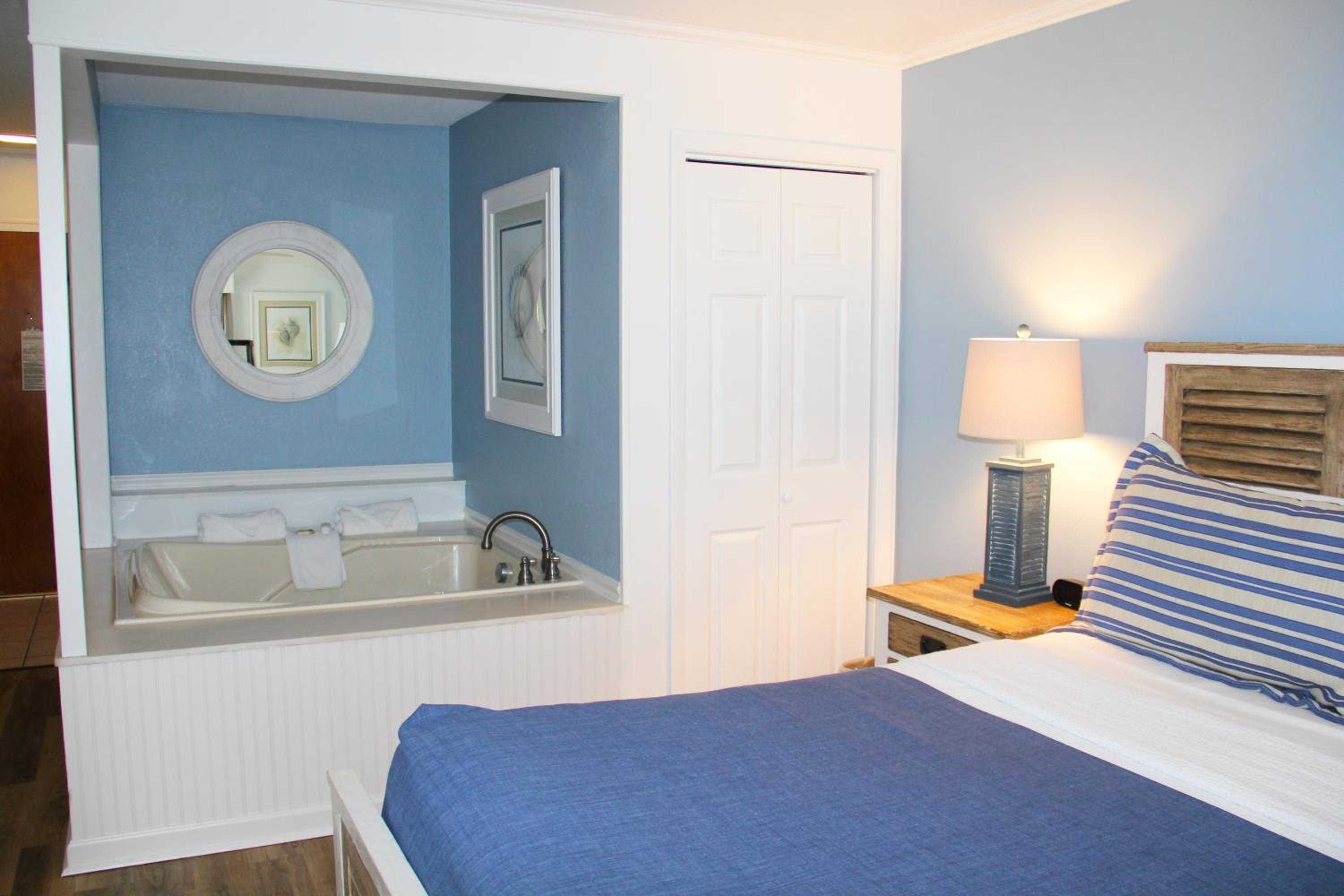 OFHS – Ocean Front Honeymoon Suite photo 3