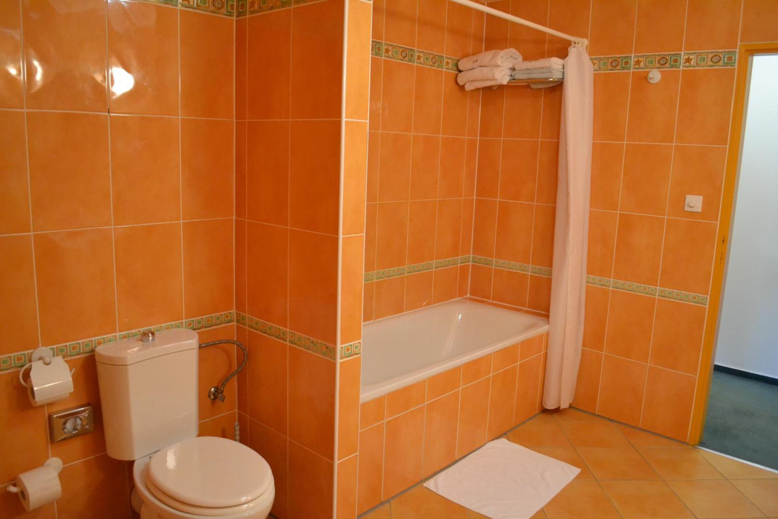 Double or Twin Room - Photo 5