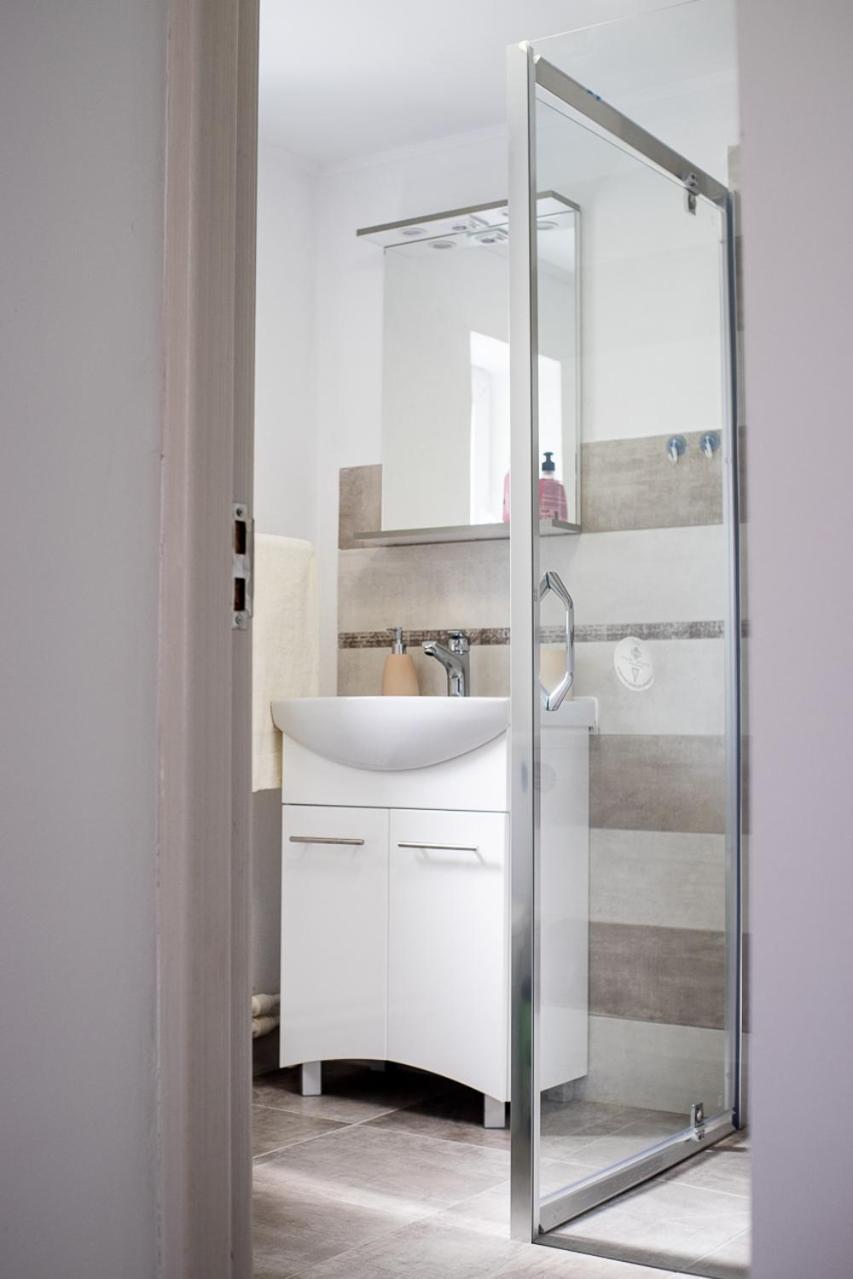 Deluxe King Room - Photo 2