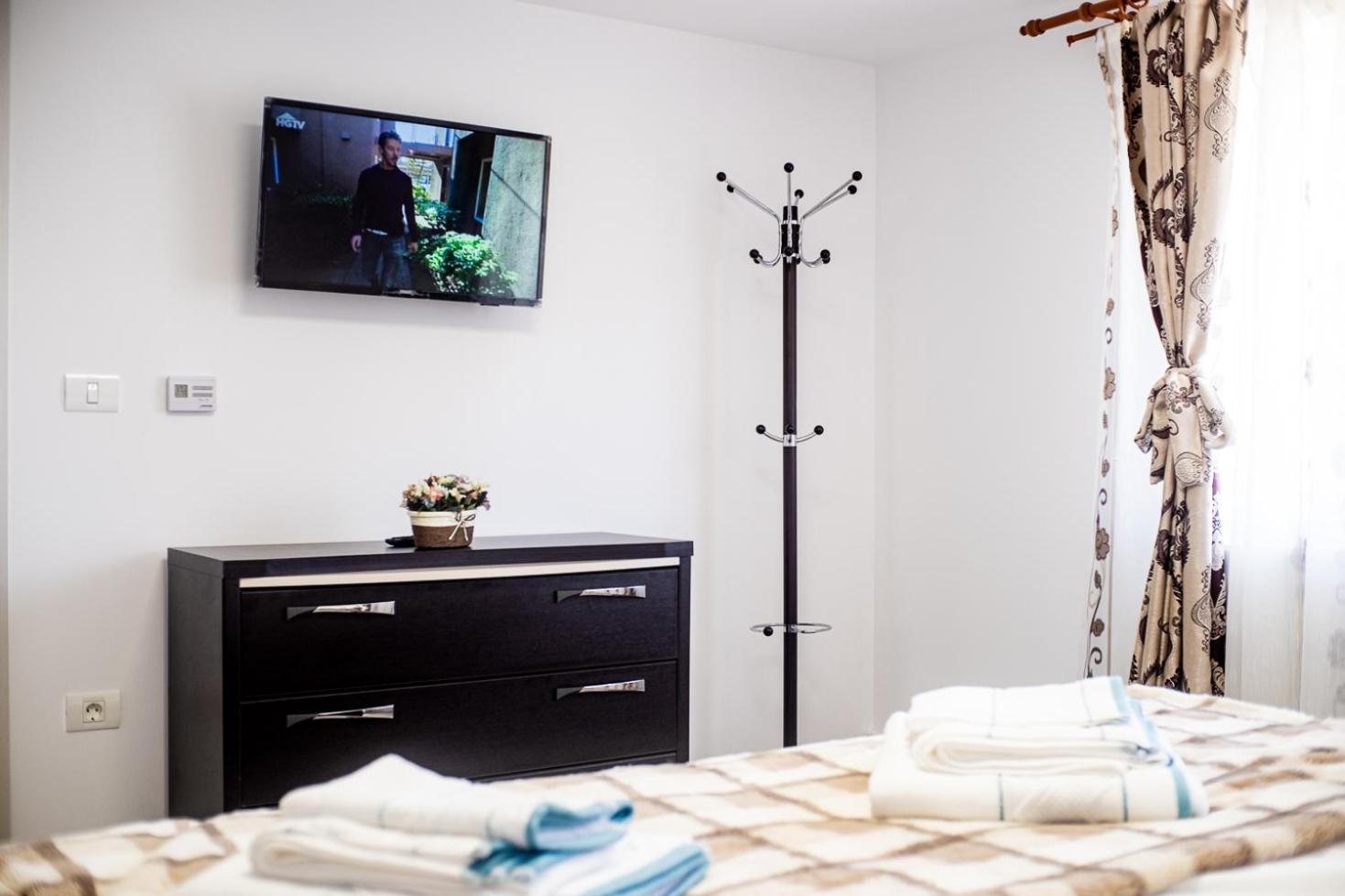 Deluxe King Room - Photo 5