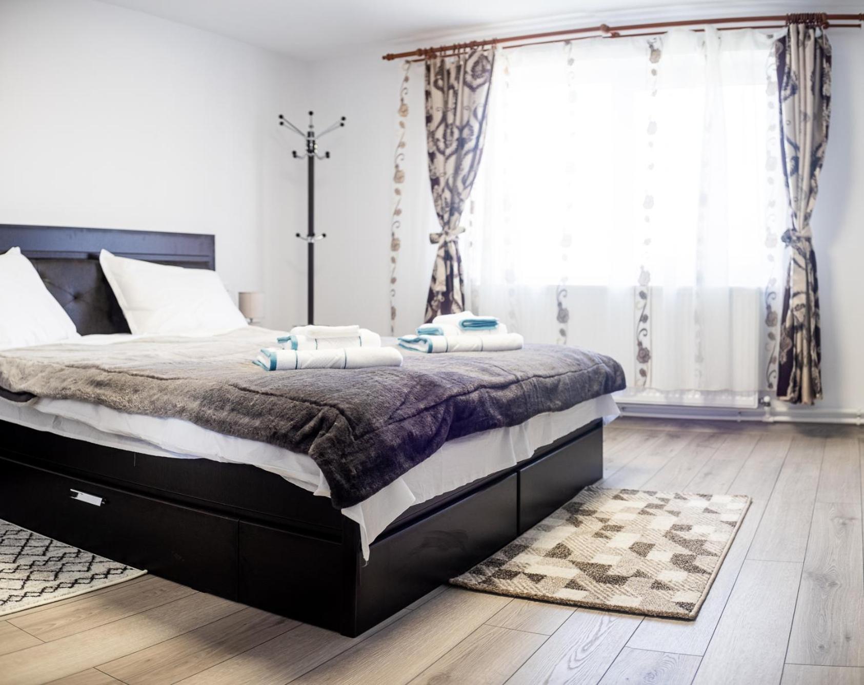 Deluxe Queen Room - Photo 1