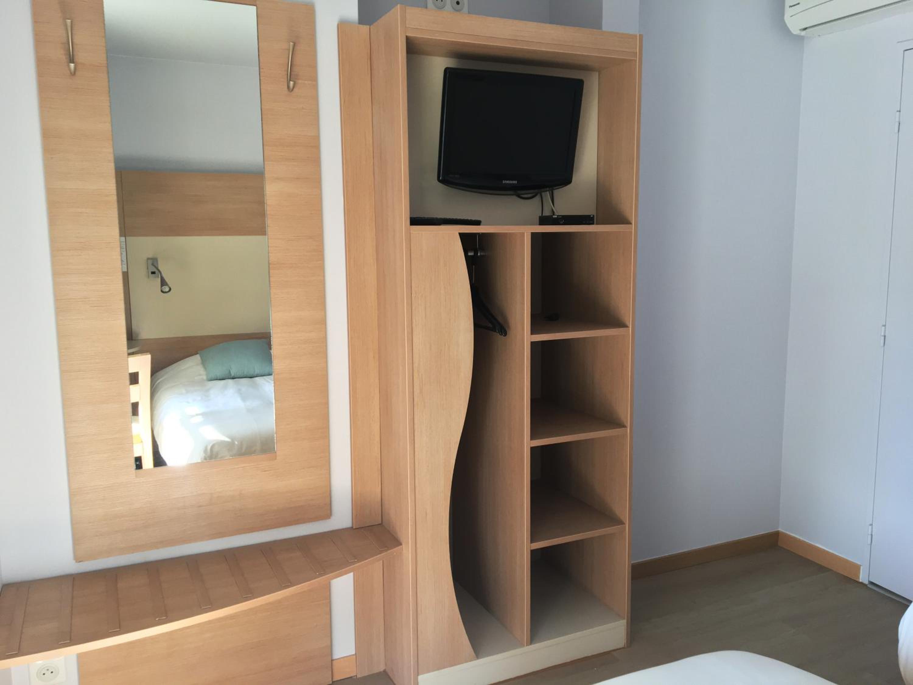 Twin Room - Photo 4