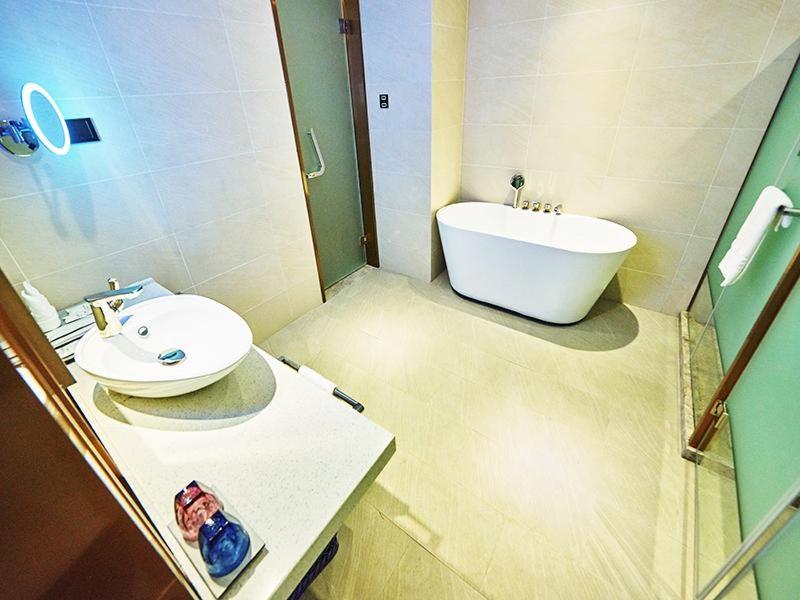 Deluxe Suite - Photo 2