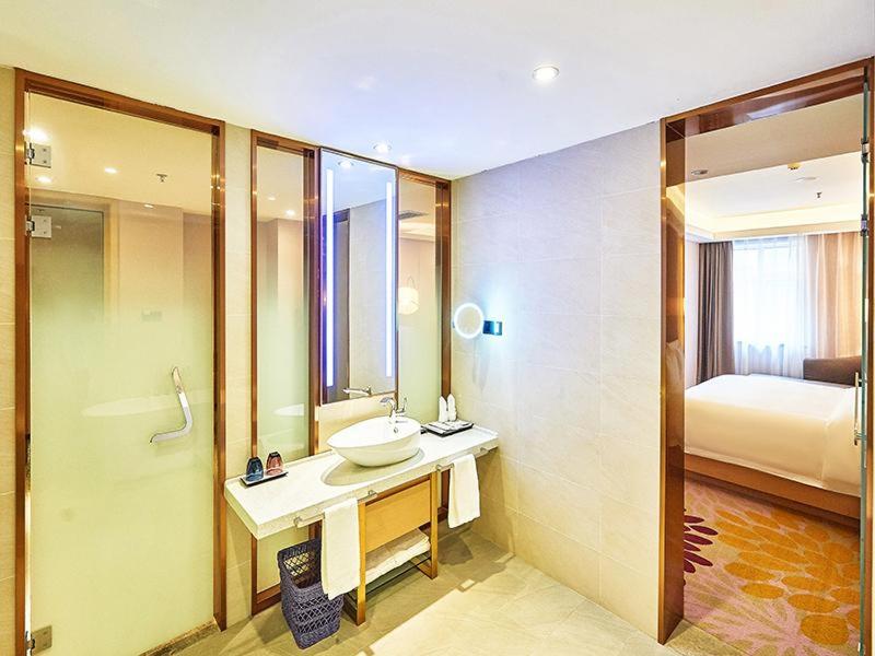 Deluxe Suite - Photo 3