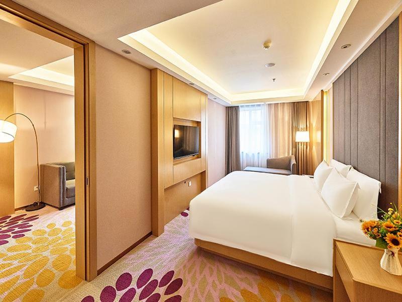 Deluxe Suite - Photo 5