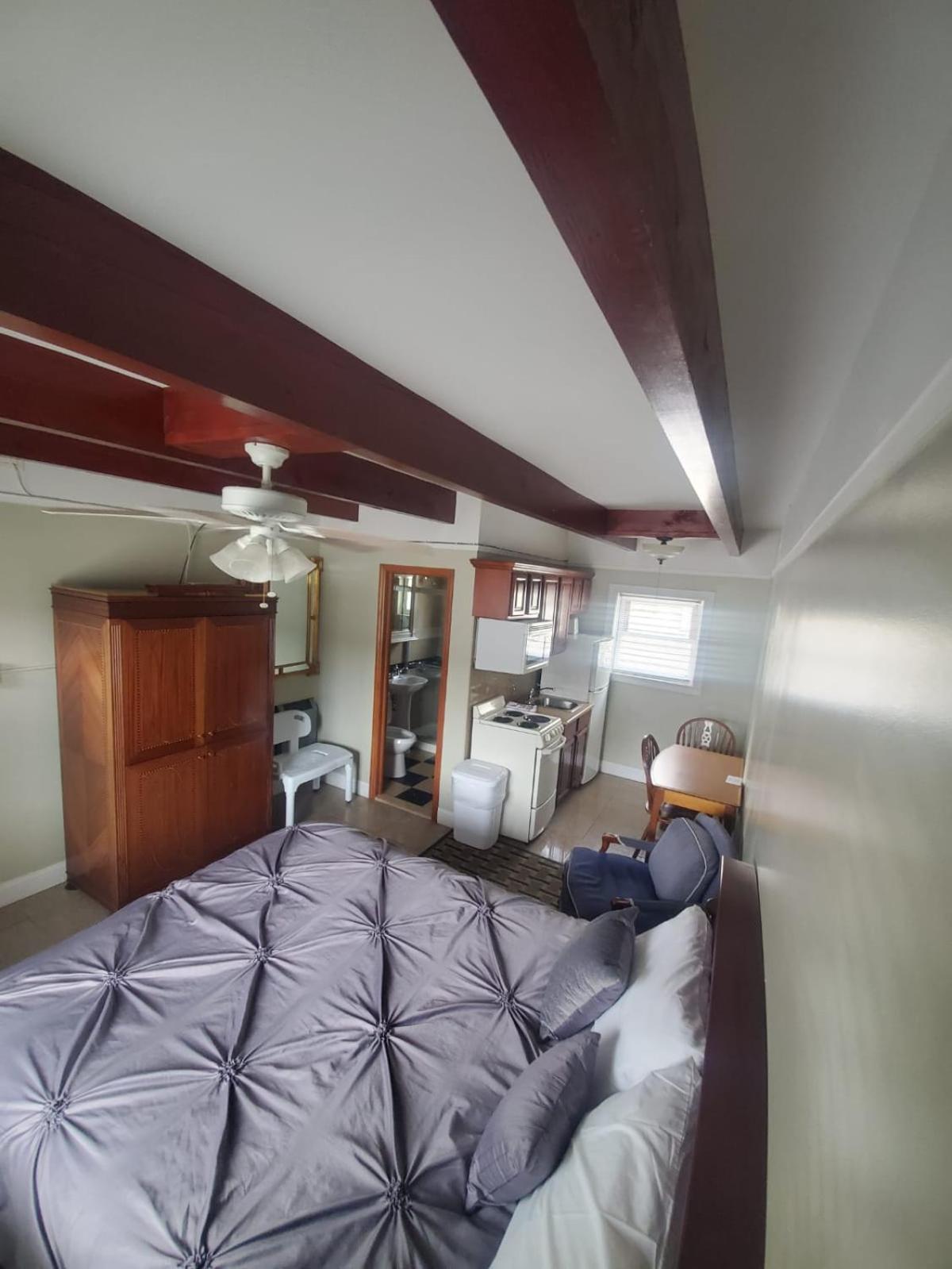 Queen Room - Disability Access photo 1