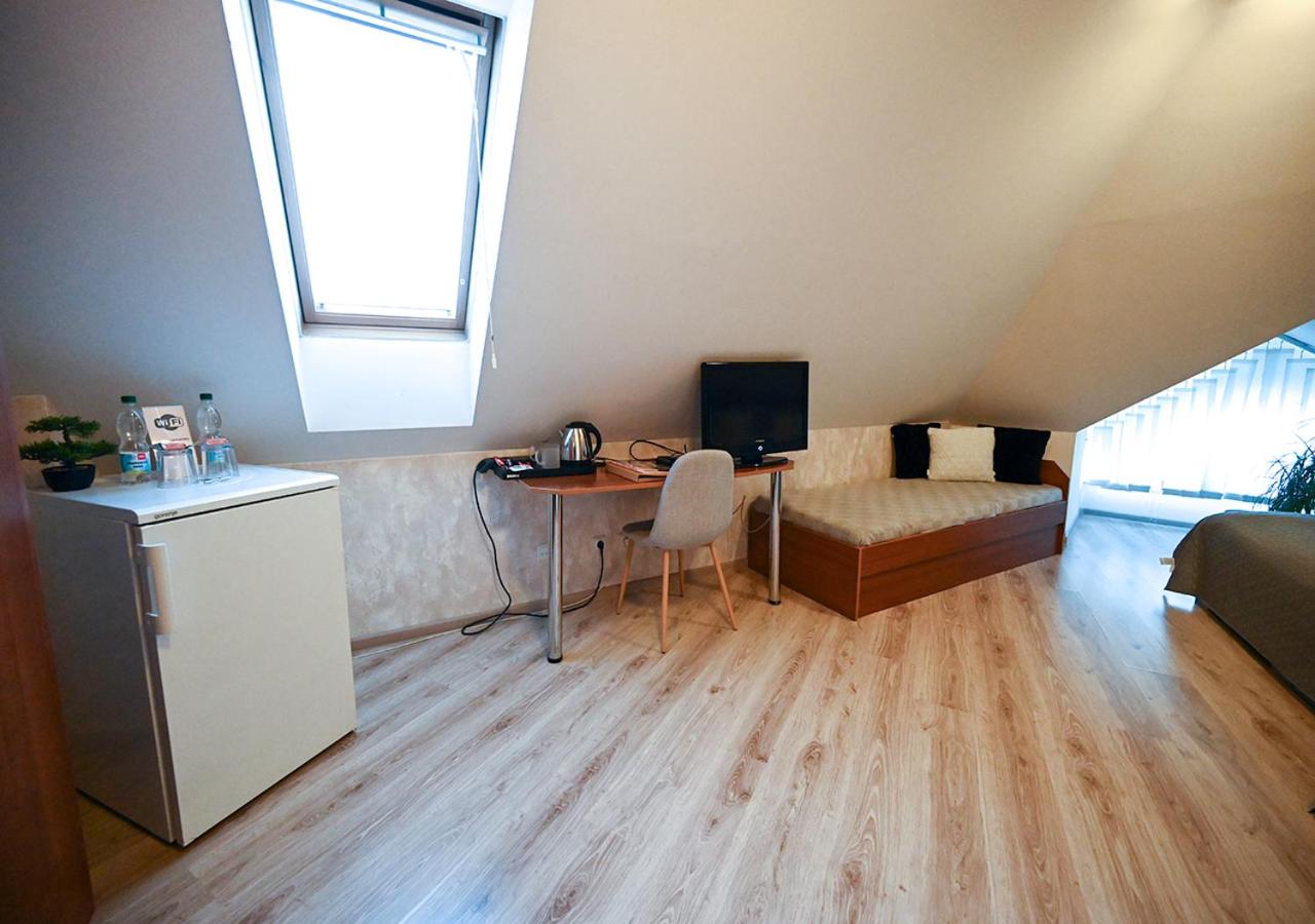 Double or Twin Room - Photo 14