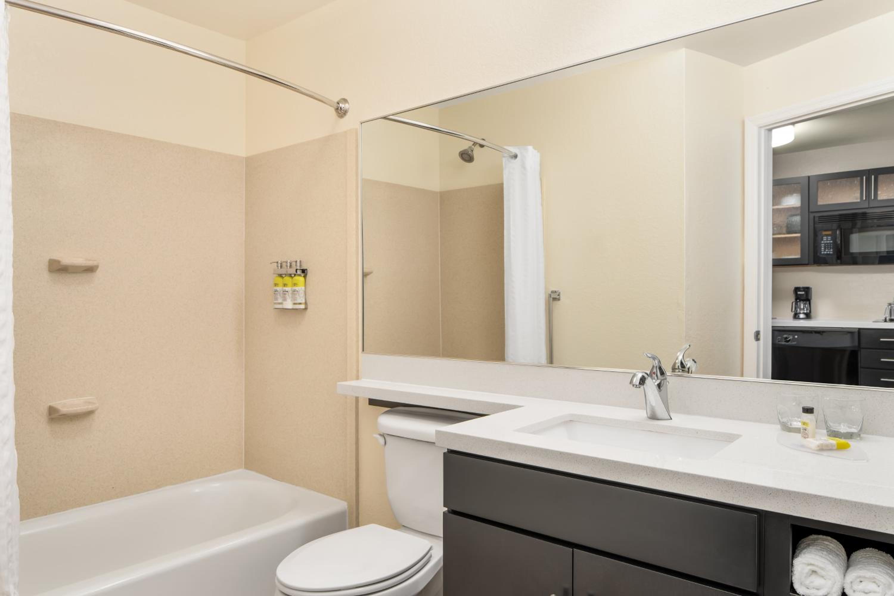 Studio Queen Suite - Photo 3