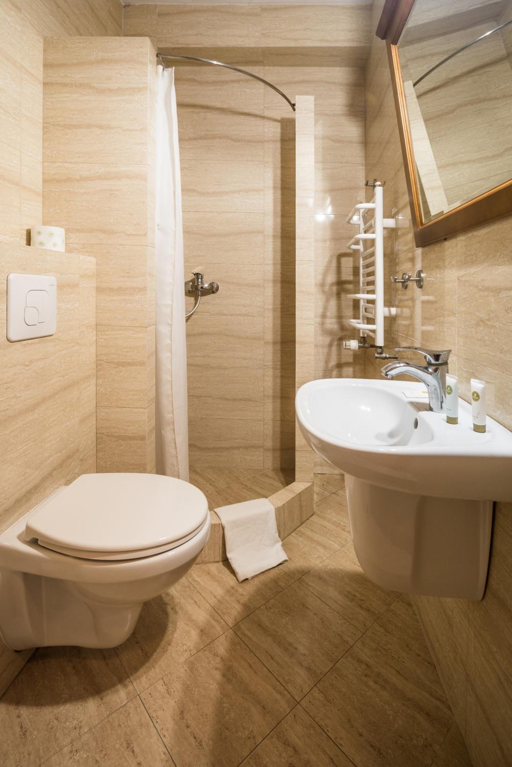 Triple Room with Balcony - Photo 2