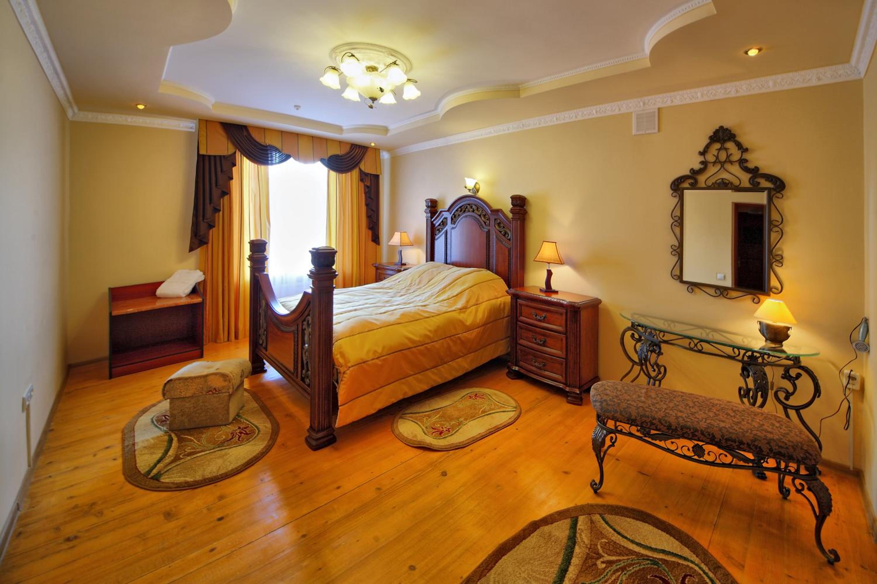 Superior King Suite photo 1
