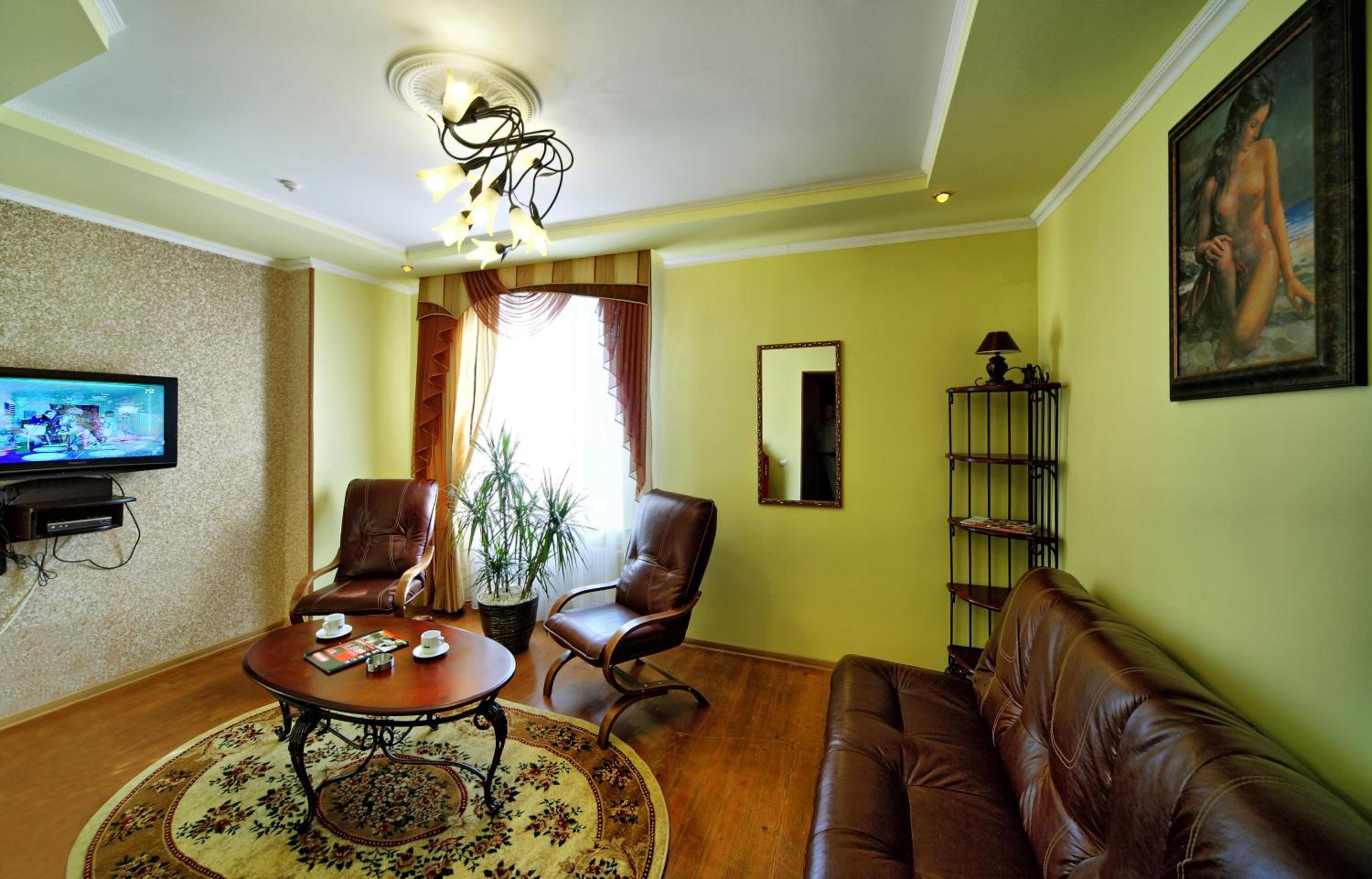 Superior King Suite photo 2