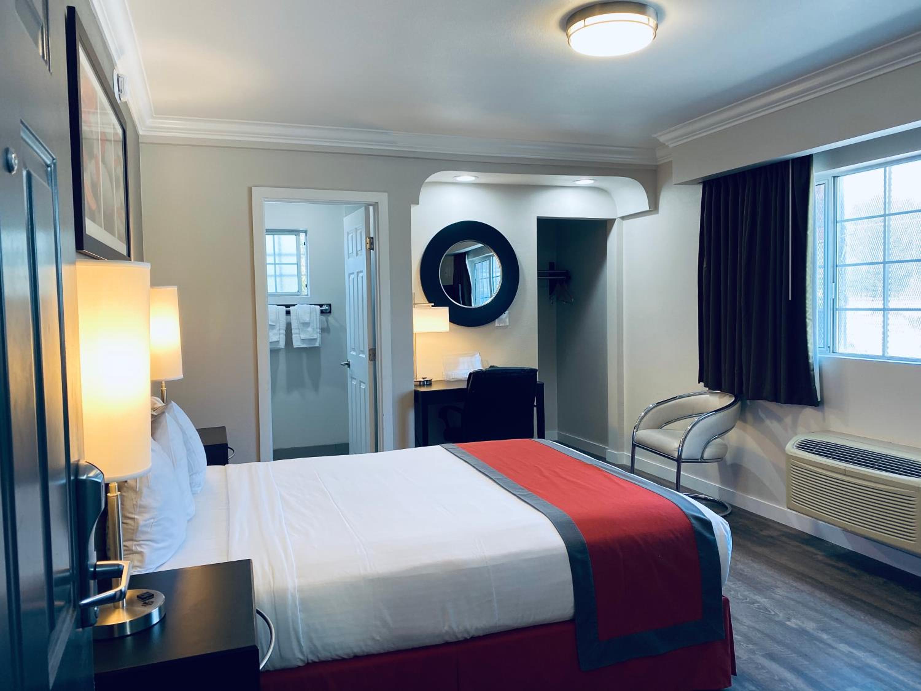 Queen Room - Disability Access photo 3