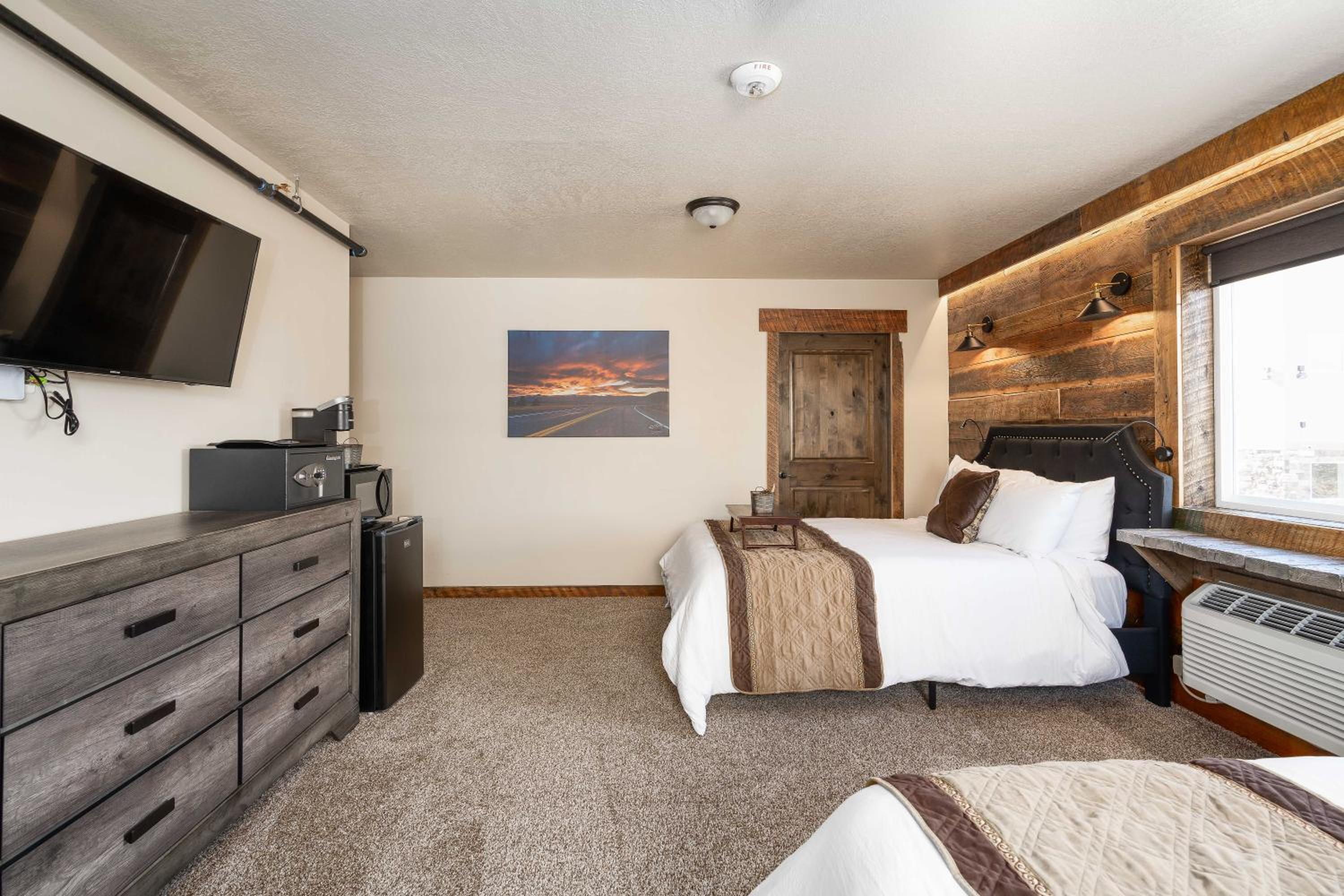 Queen Suite - Photo 5