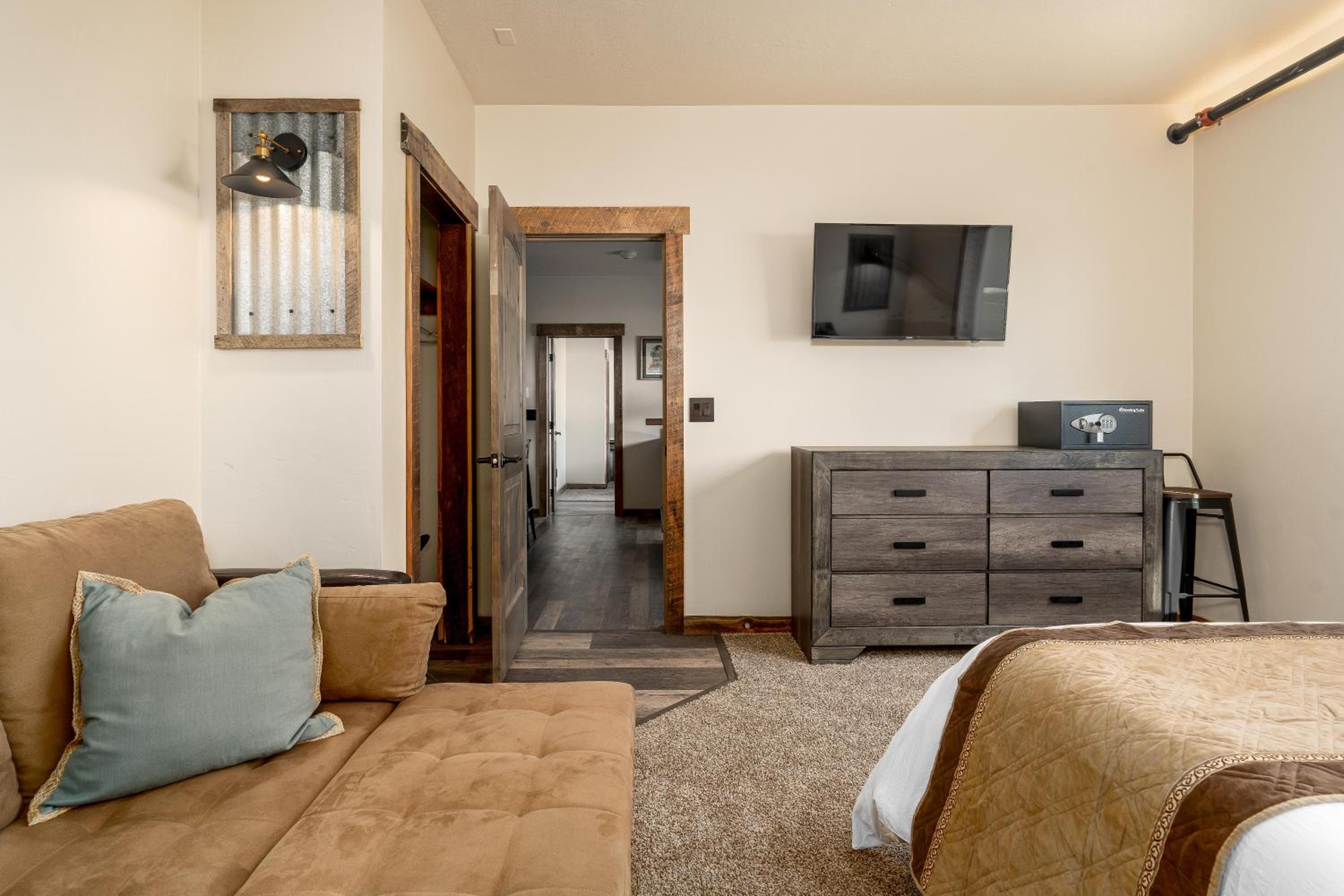 Two-Bedroom Suite - Photo 1