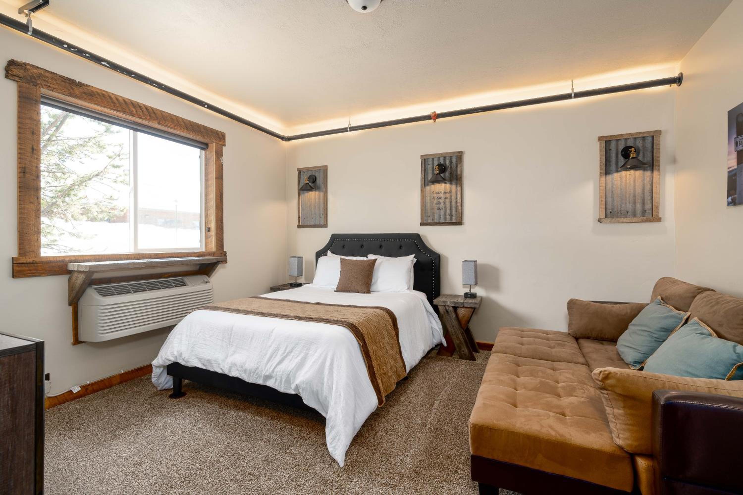 Two-Bedroom Suite - Photo 2