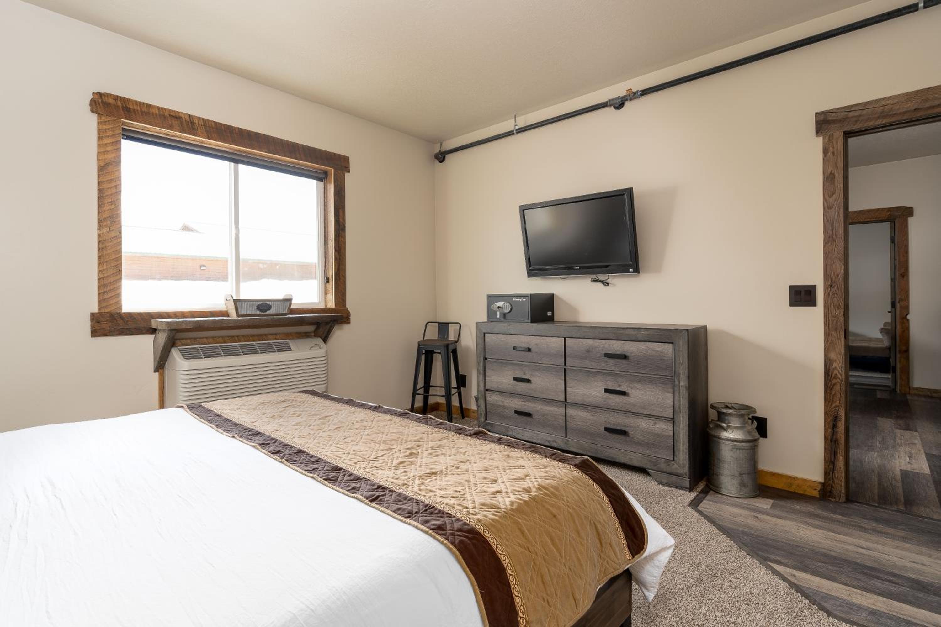 Two-Bedroom Suite - Photo 3