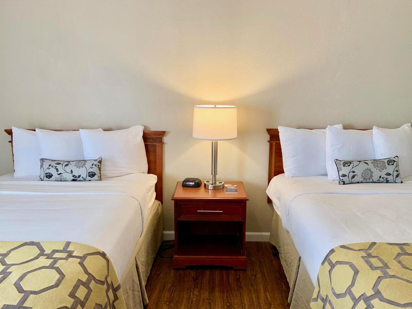 Double Room with Two Double Beds - Non-Smoking - Photo 3
